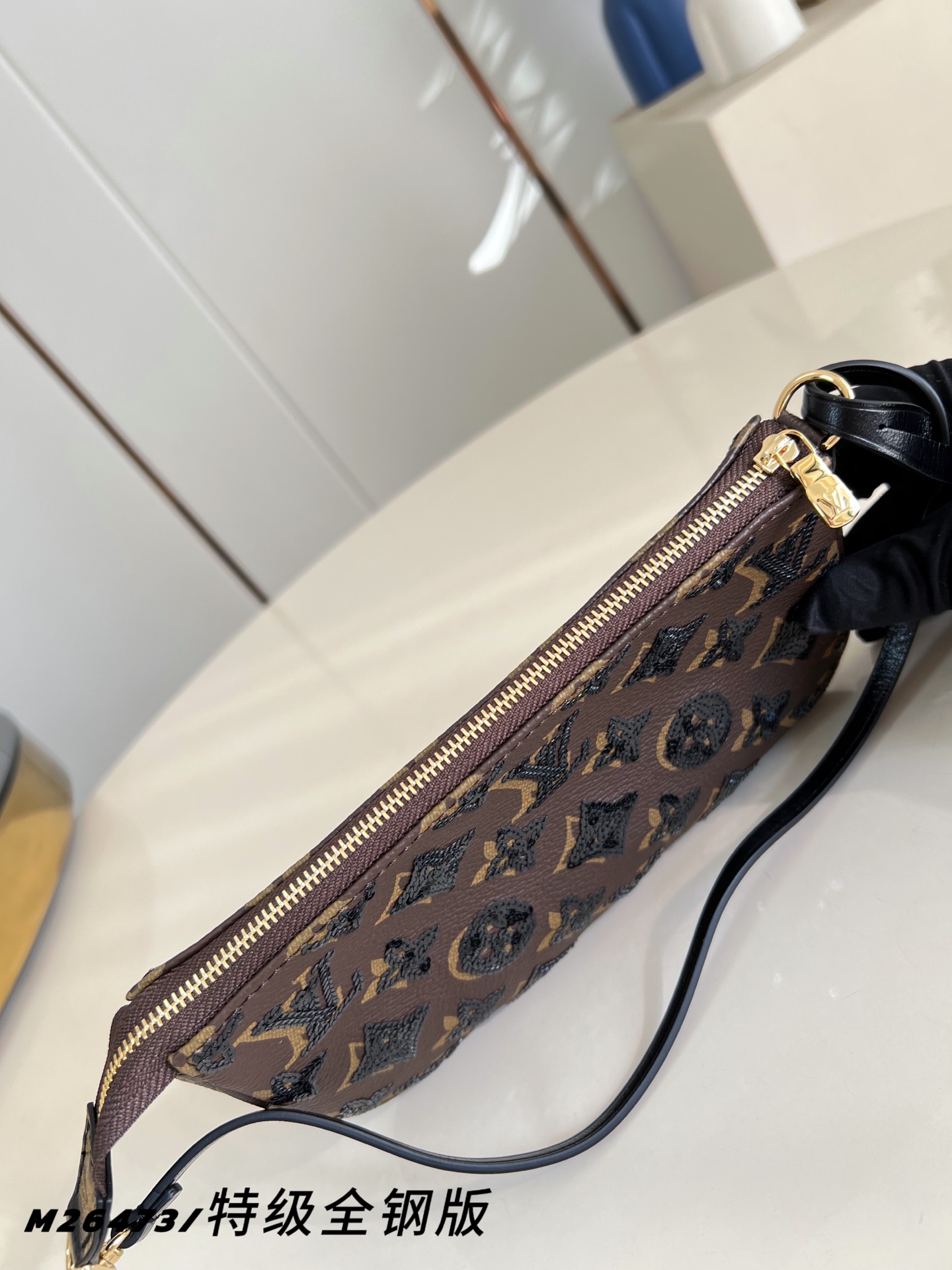 Louis Vuitton Basic Bag Canvas M-s