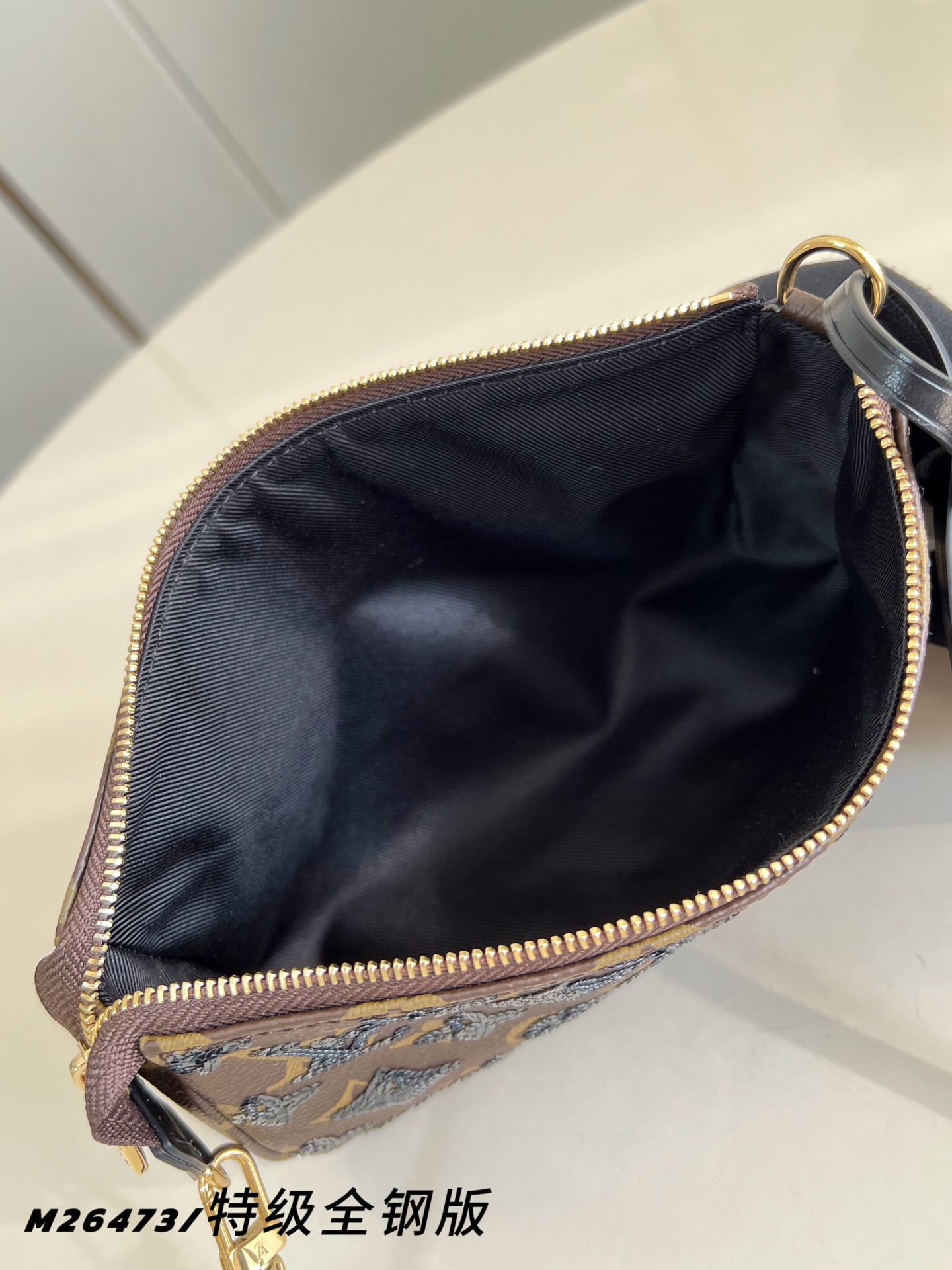 Louis Vuitton Basic Bag Canvas M-s