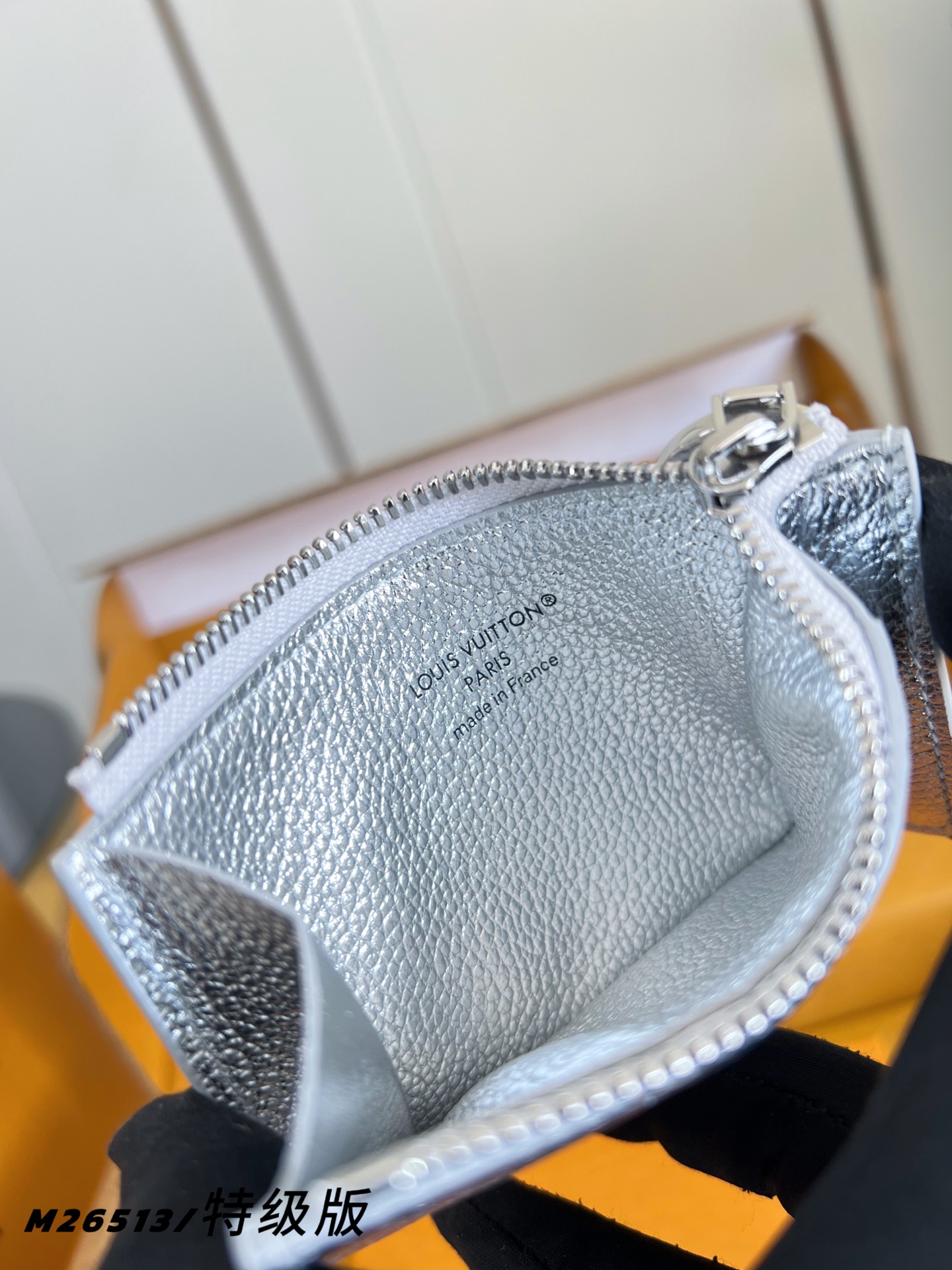 Louis Vuitton Basic Bag Canvas M-l