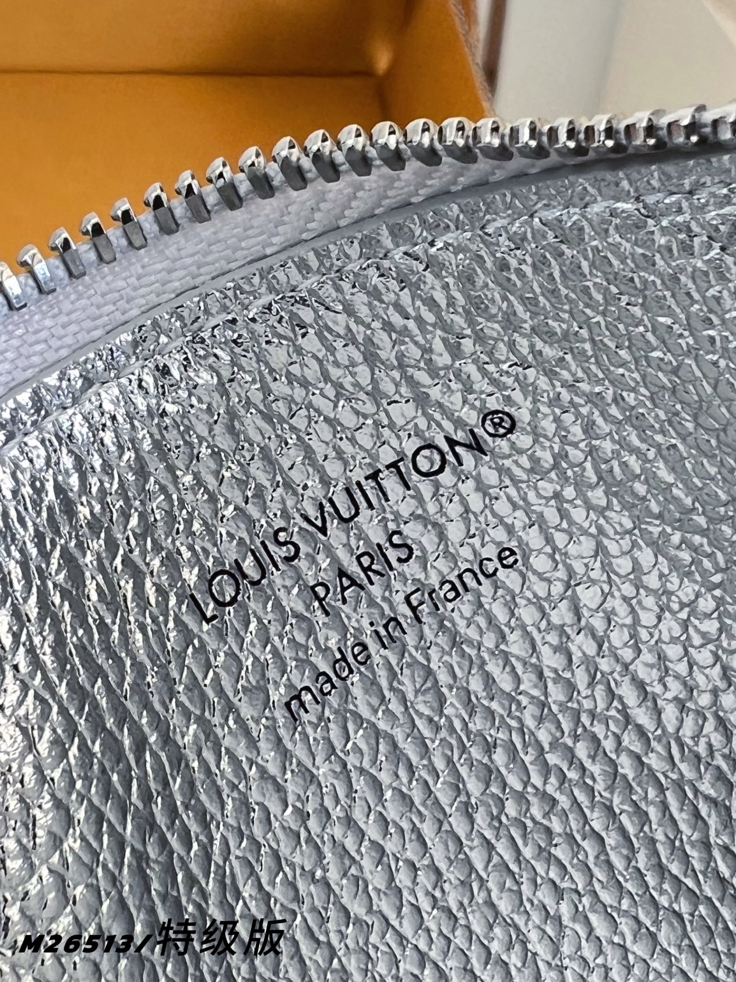 Louis Vuitton Basic Bag Canvas M-l