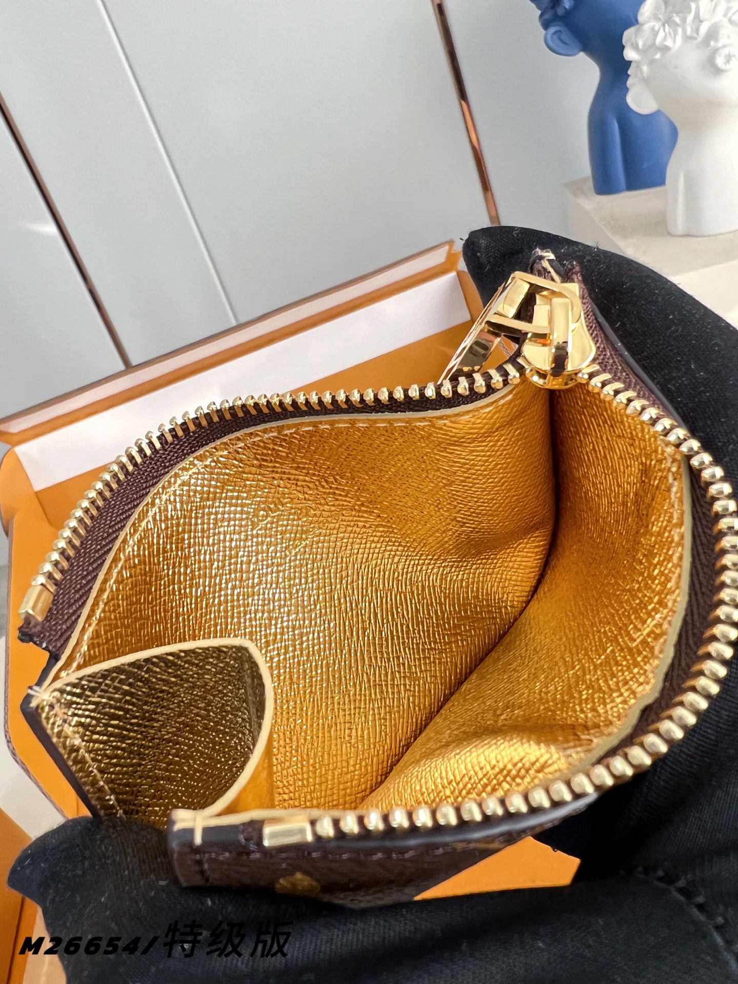 Louis Vuitton Basic Bag Canvas M-l