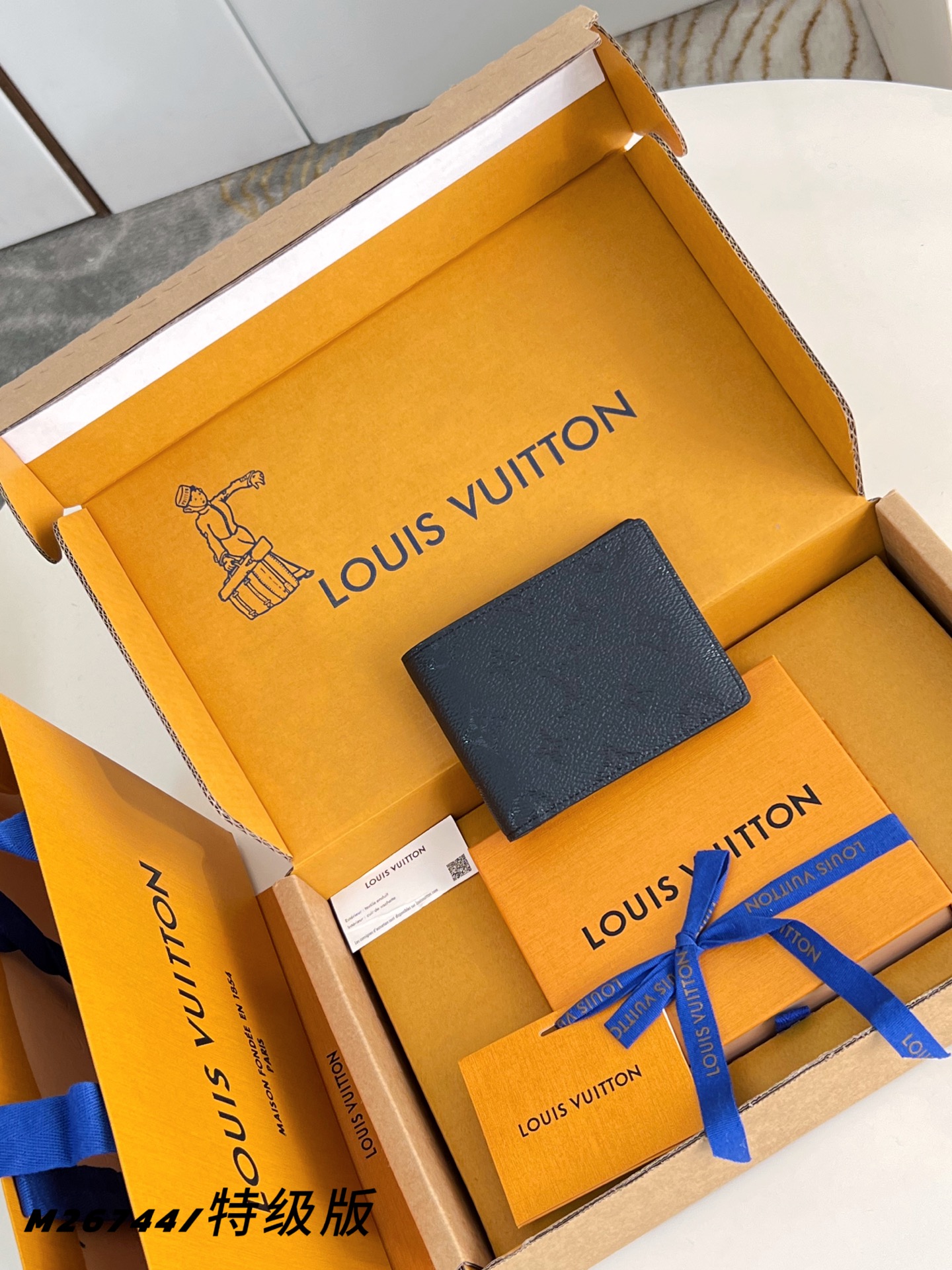 Louis Vuitton Basic Bag Canvas M-l