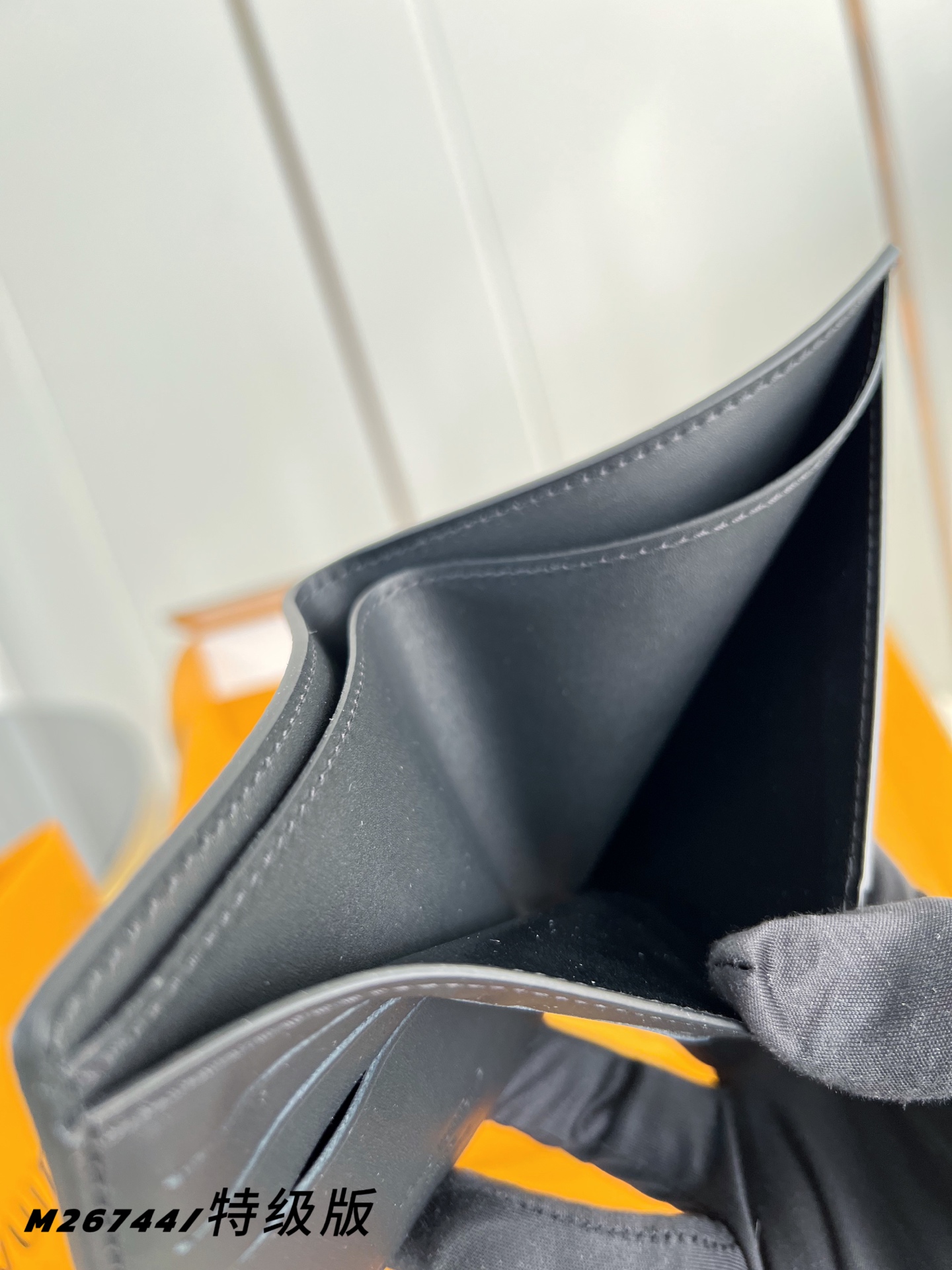 Louis Vuitton Basic Bag Canvas M-l