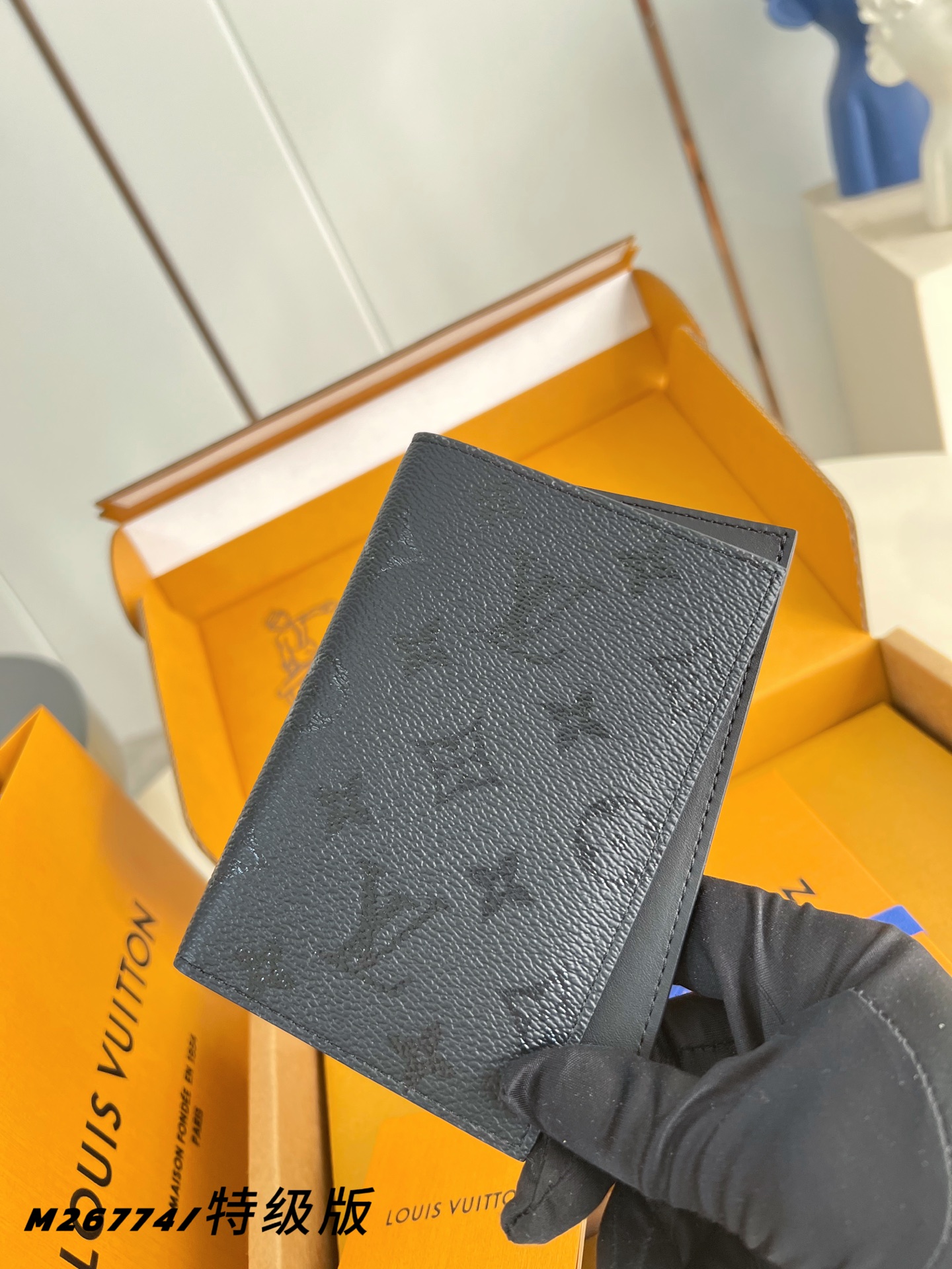 Louis Vuitton Basic Bag Canvas M