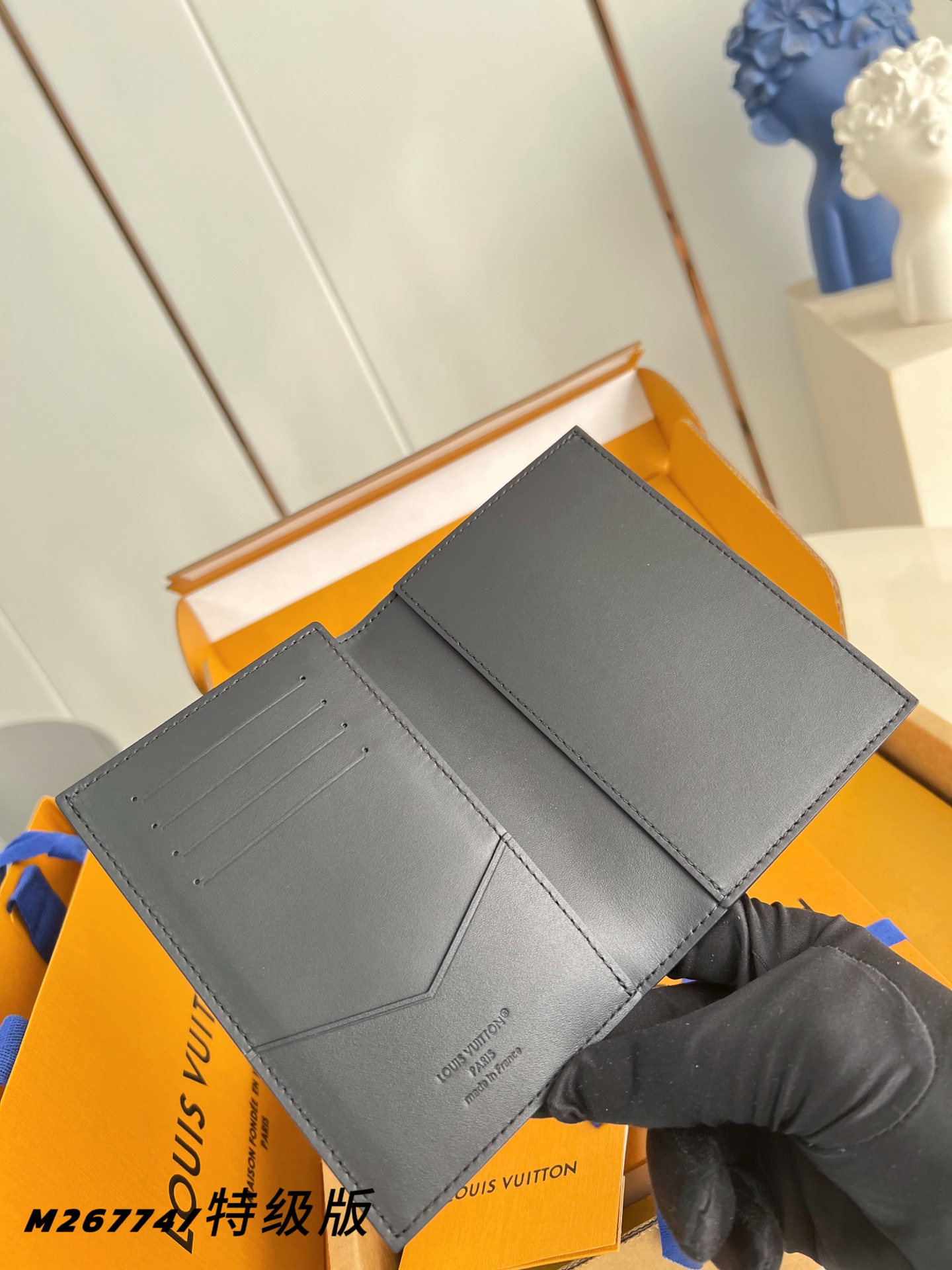 Louis Vuitton Basic Bag Canvas M