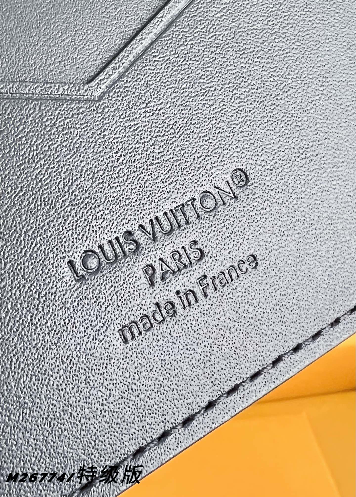 Louis Vuitton Basic Bag Canvas M