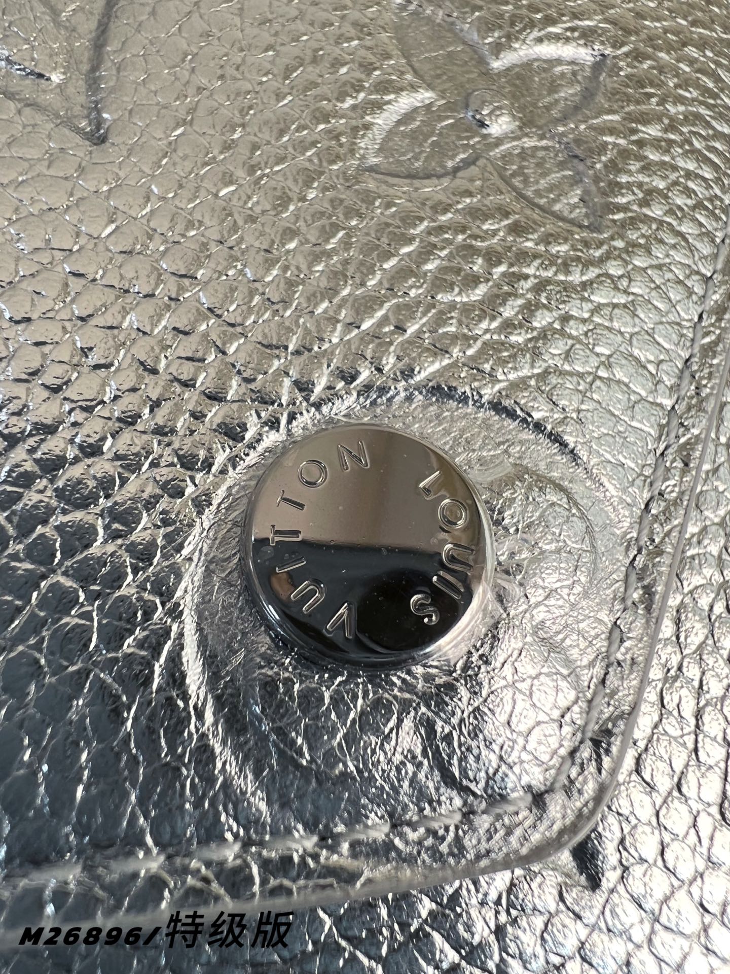 Louis Vuitton Basic Bag Canvas M