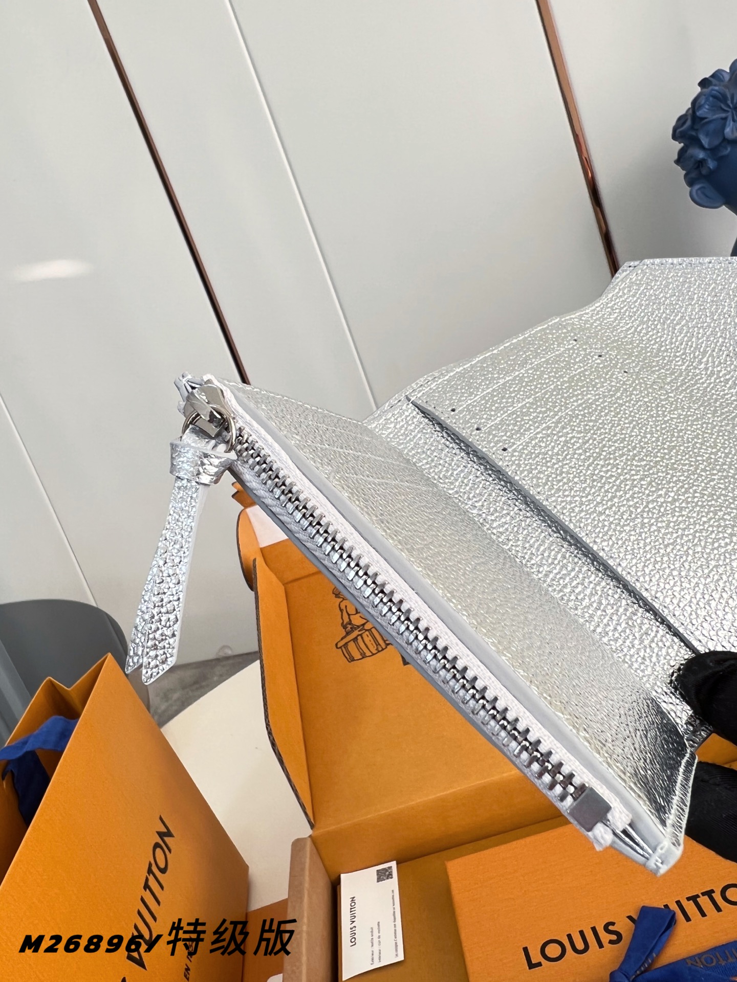 Louis Vuitton Basic Bag Canvas M