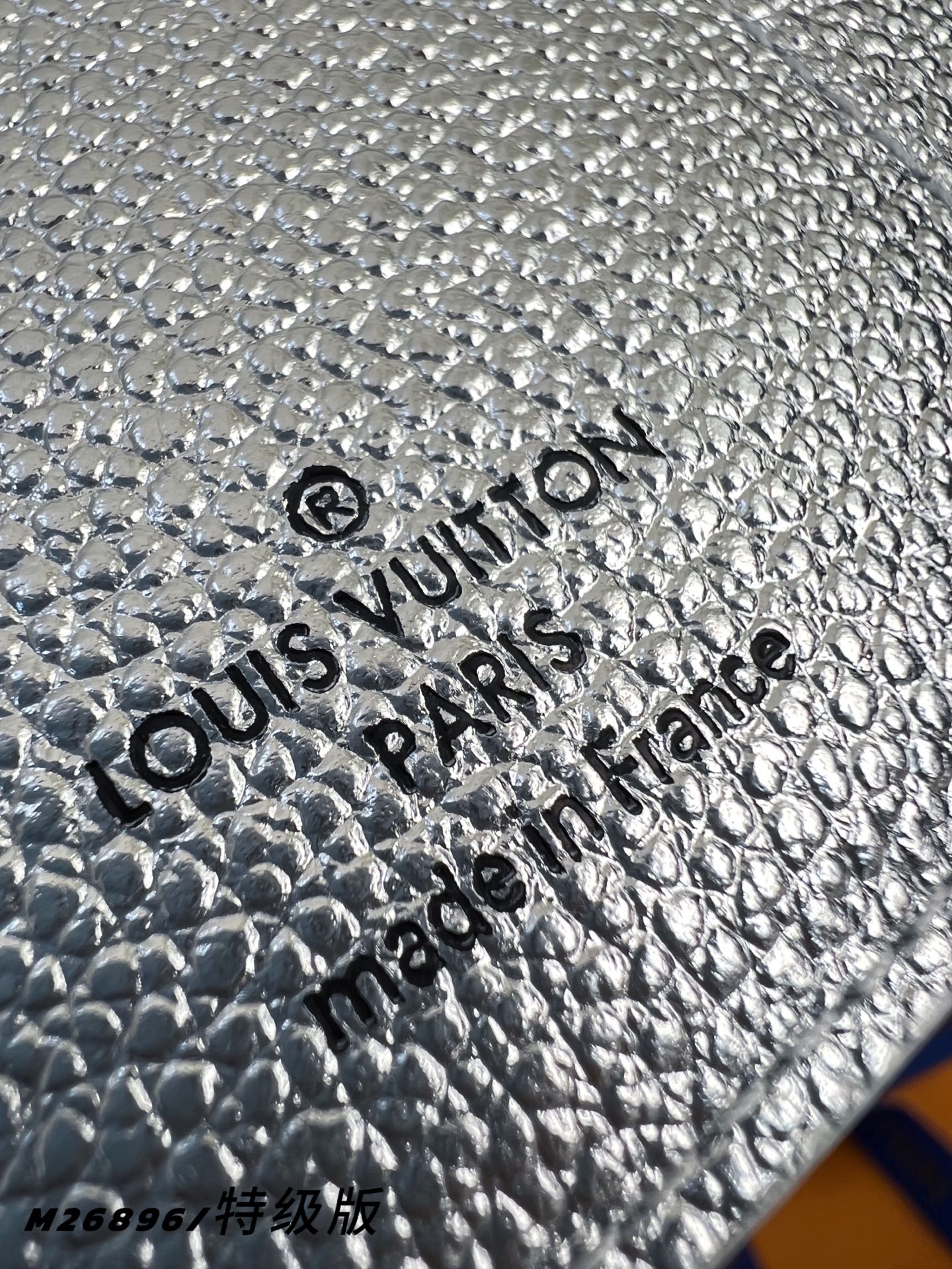 Louis Vuitton Basic Bag Canvas M