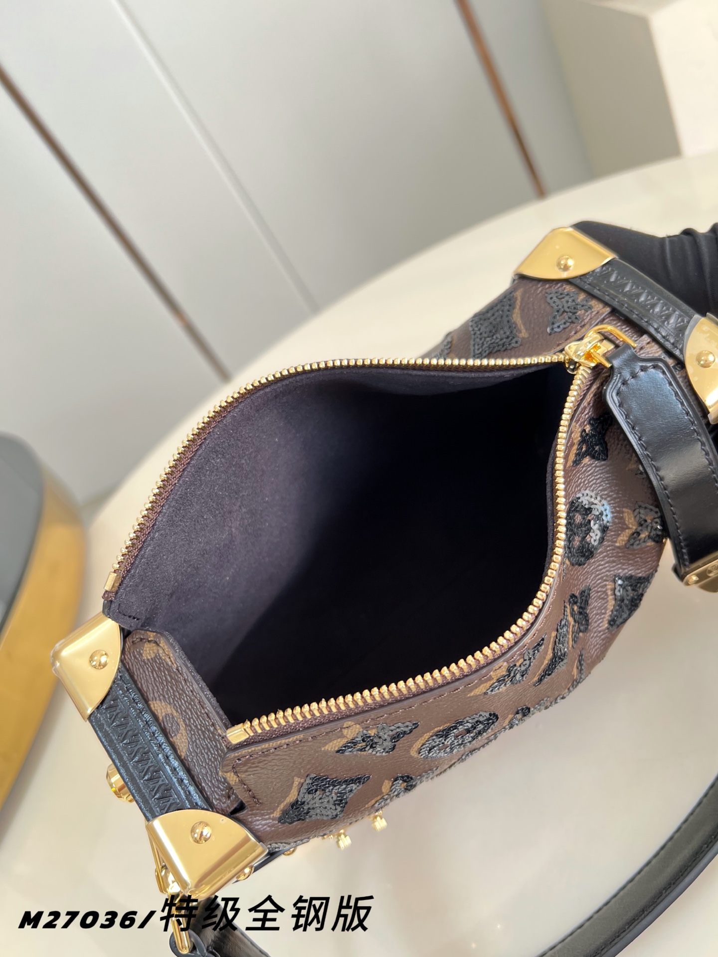 Louis Vuitton Basic Bag Canvas M-l-s