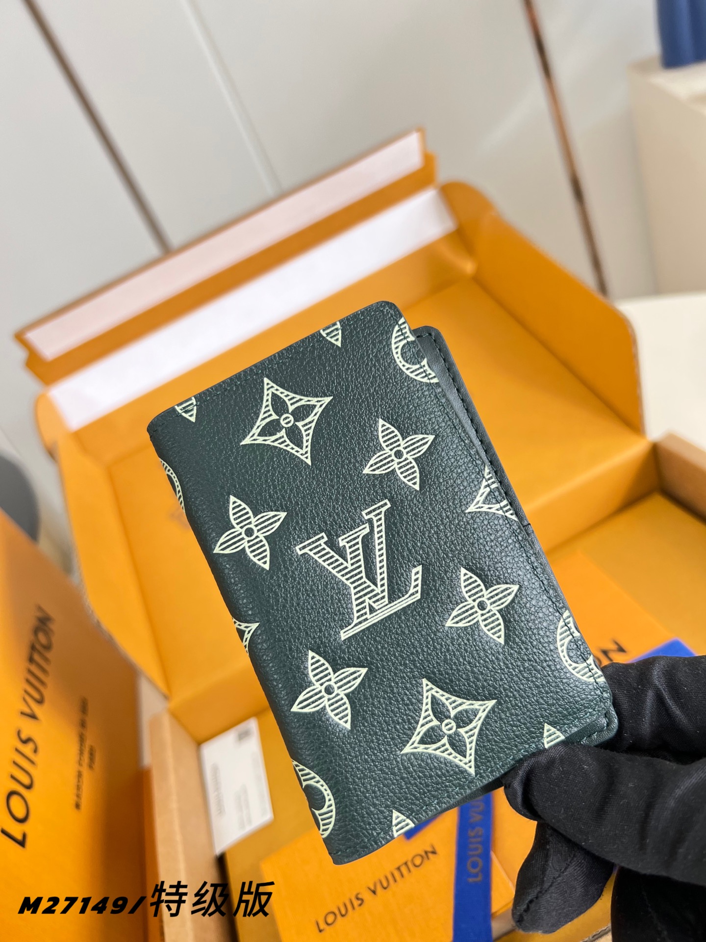 Louis Vuitton Basic Bag M-s