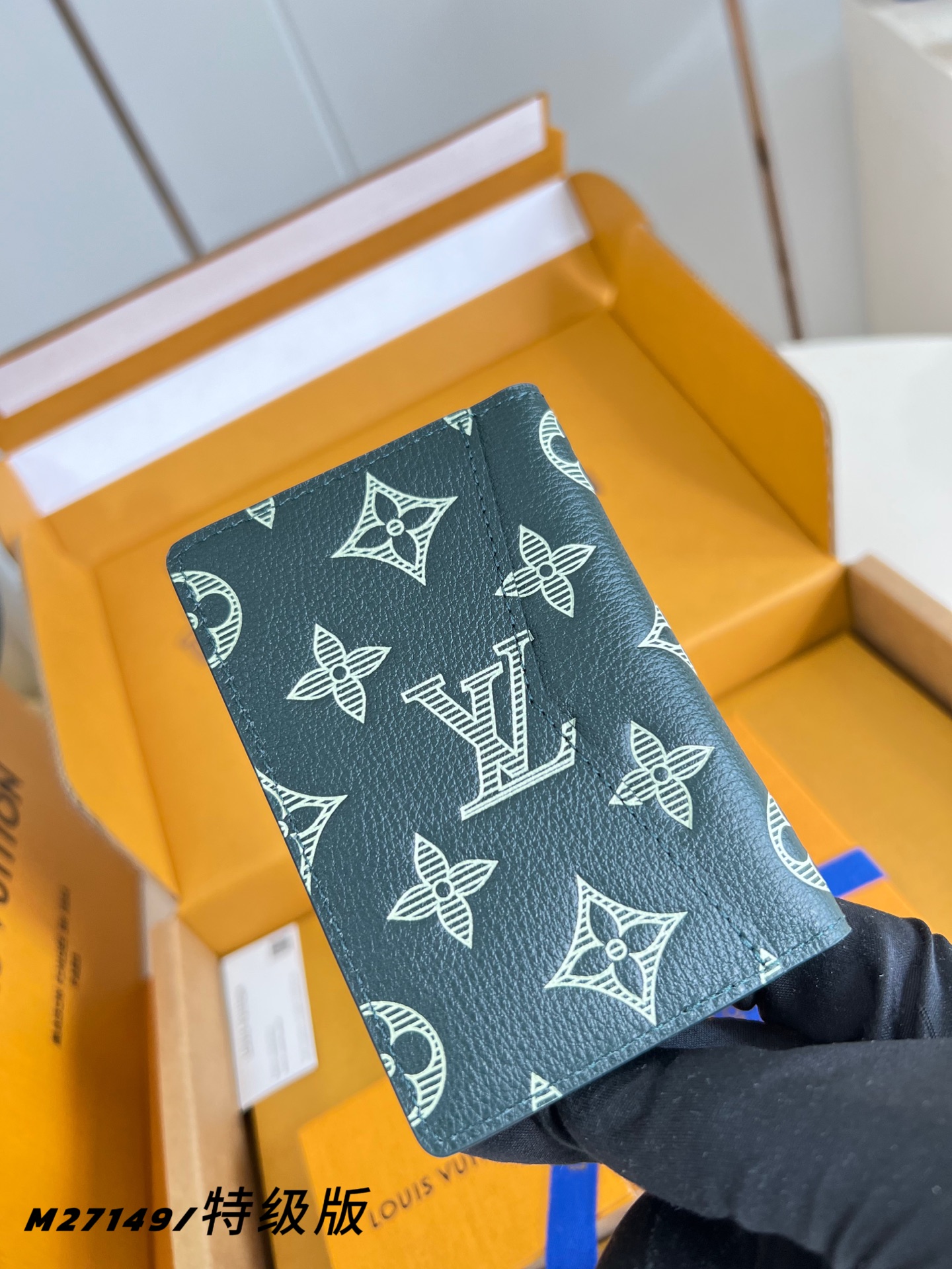 Louis Vuitton Basic Bag M-s