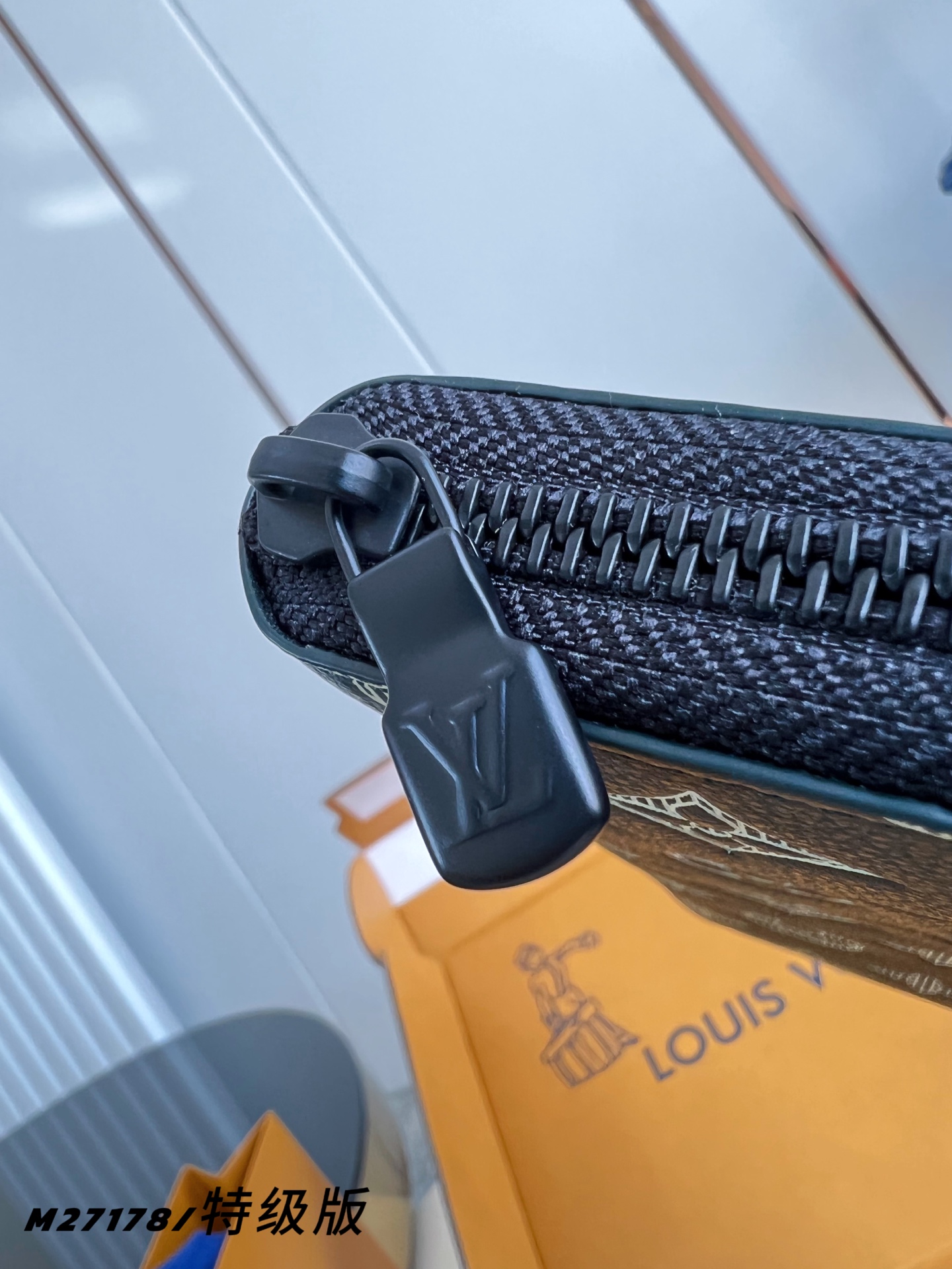 Louis Vuitton Basic Bag Cow Leather M-s