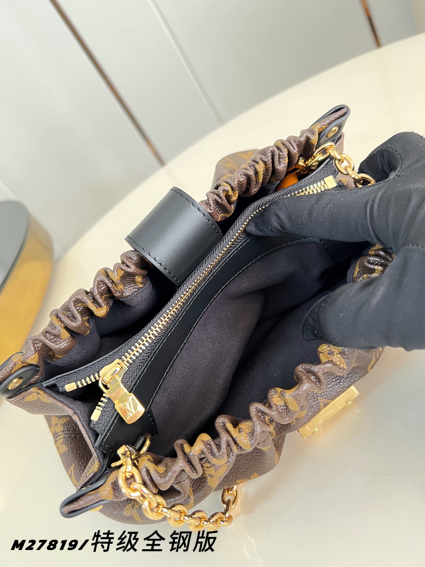 Louis Vuitton Basic Bag Canvas M-l-s