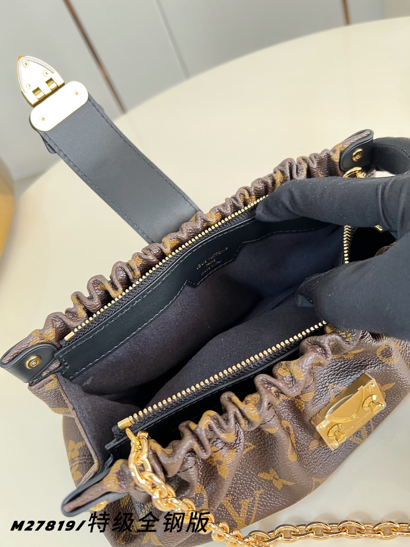 Louis Vuitton Basic Bag Canvas M-l-s