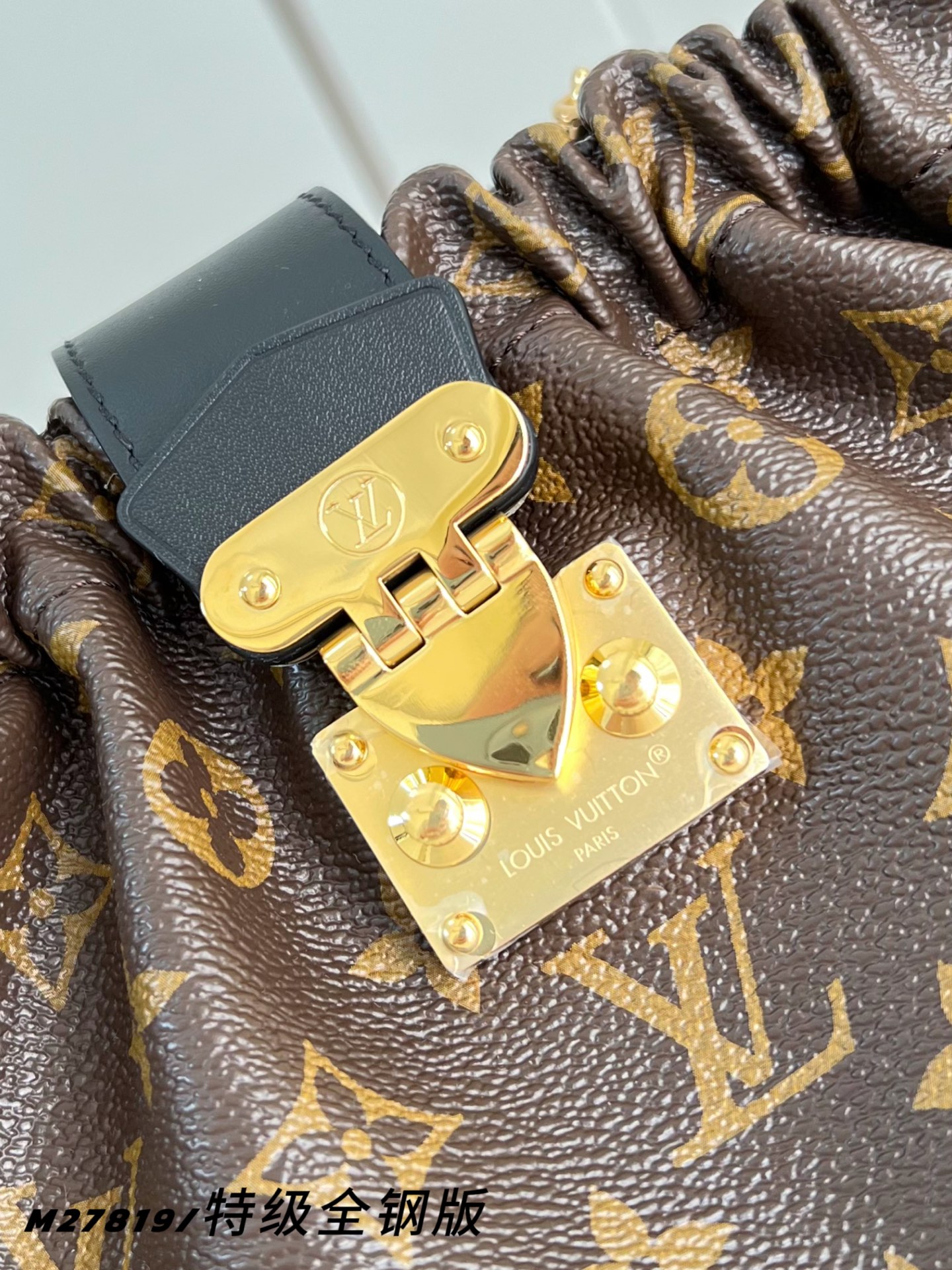 Louis Vuitton Basic Bag Canvas M-l-s