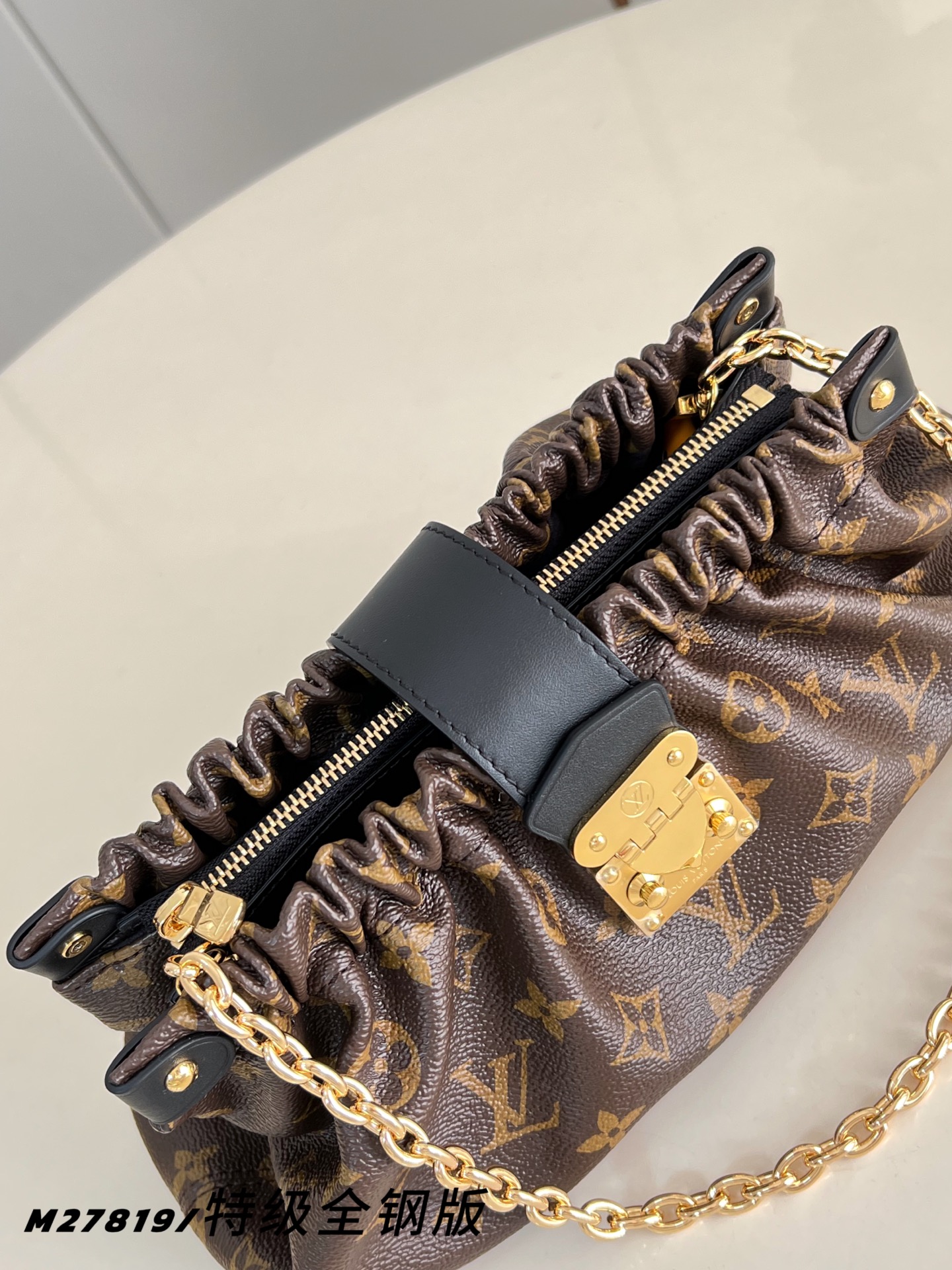 Louis Vuitton Basic Bag Canvas M-l-s