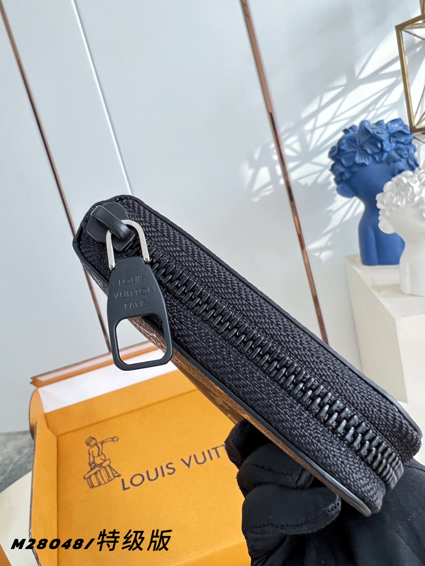 Louis Vuitton Basic Bag Canvas M-l