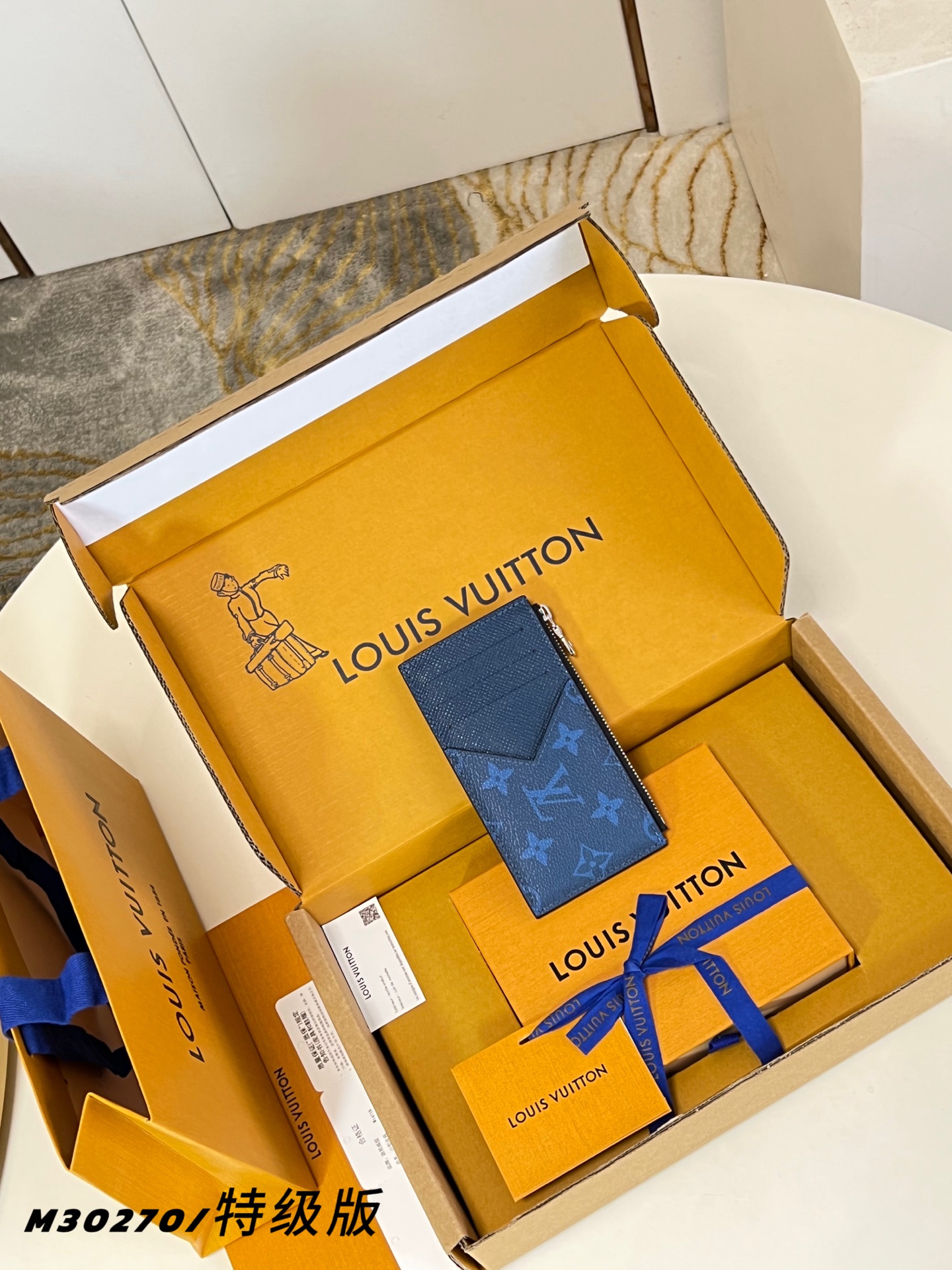 Louis Vuitton Basic Bag Canvas M