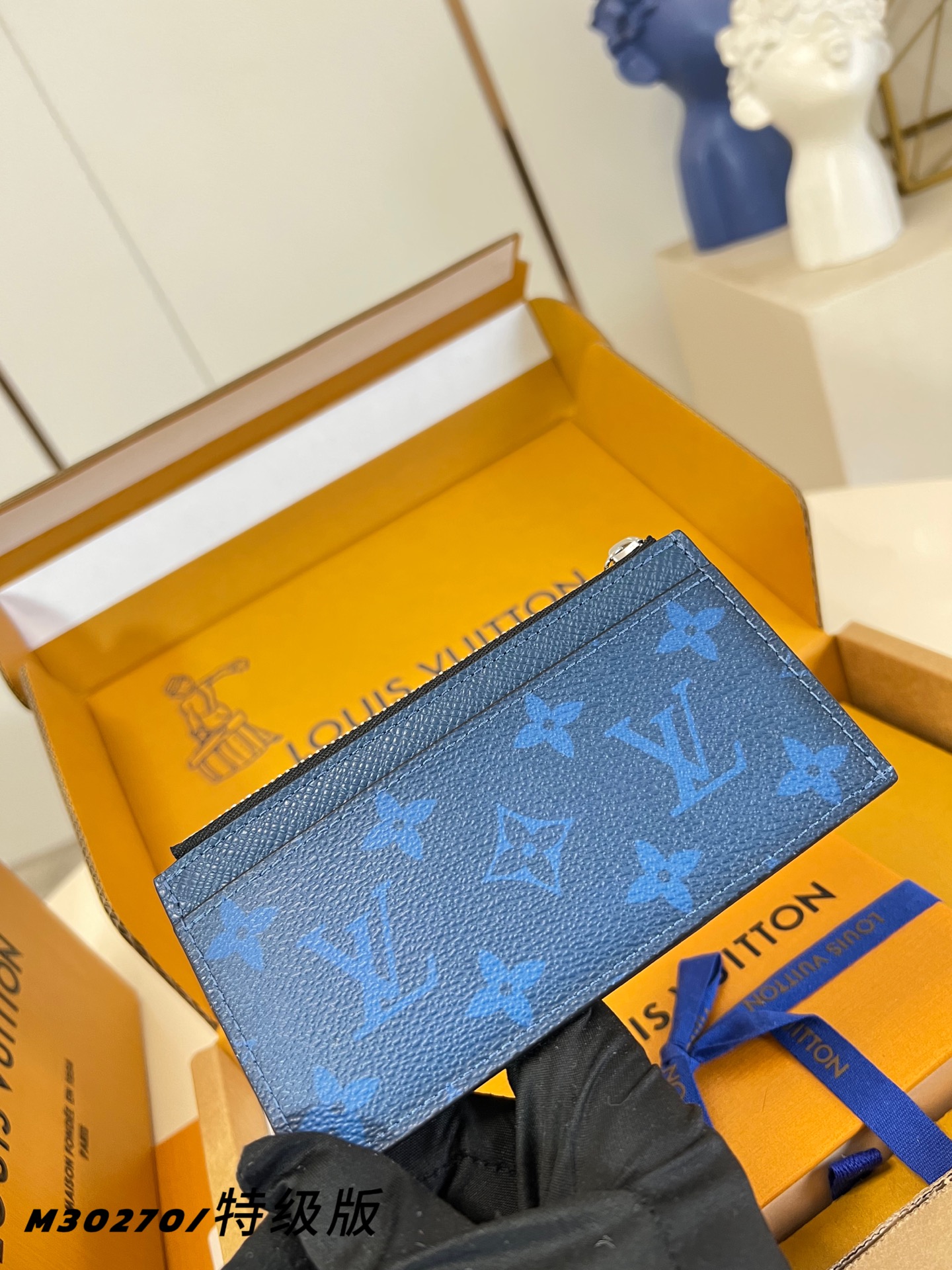 Louis Vuitton Basic Bag Canvas M