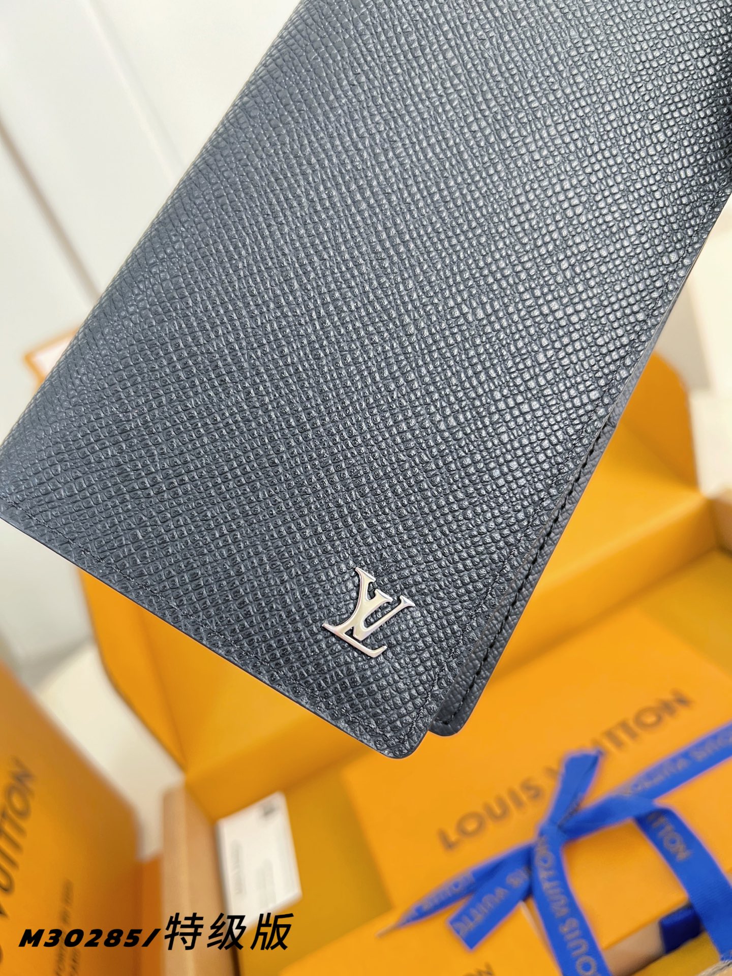 Louis Vuitton Basic Bag Canvas M-l-s