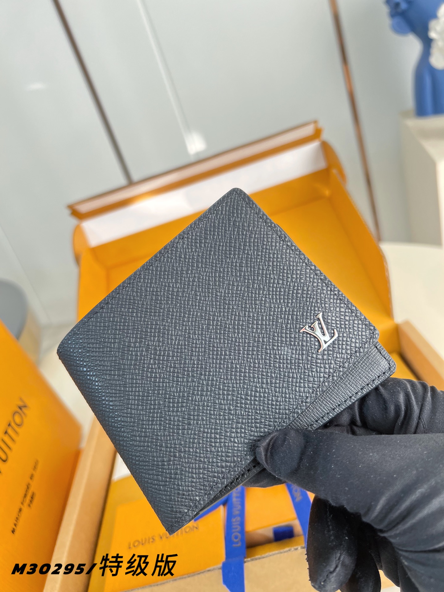 Louis Vuitton Basic Bag Canvas M-l