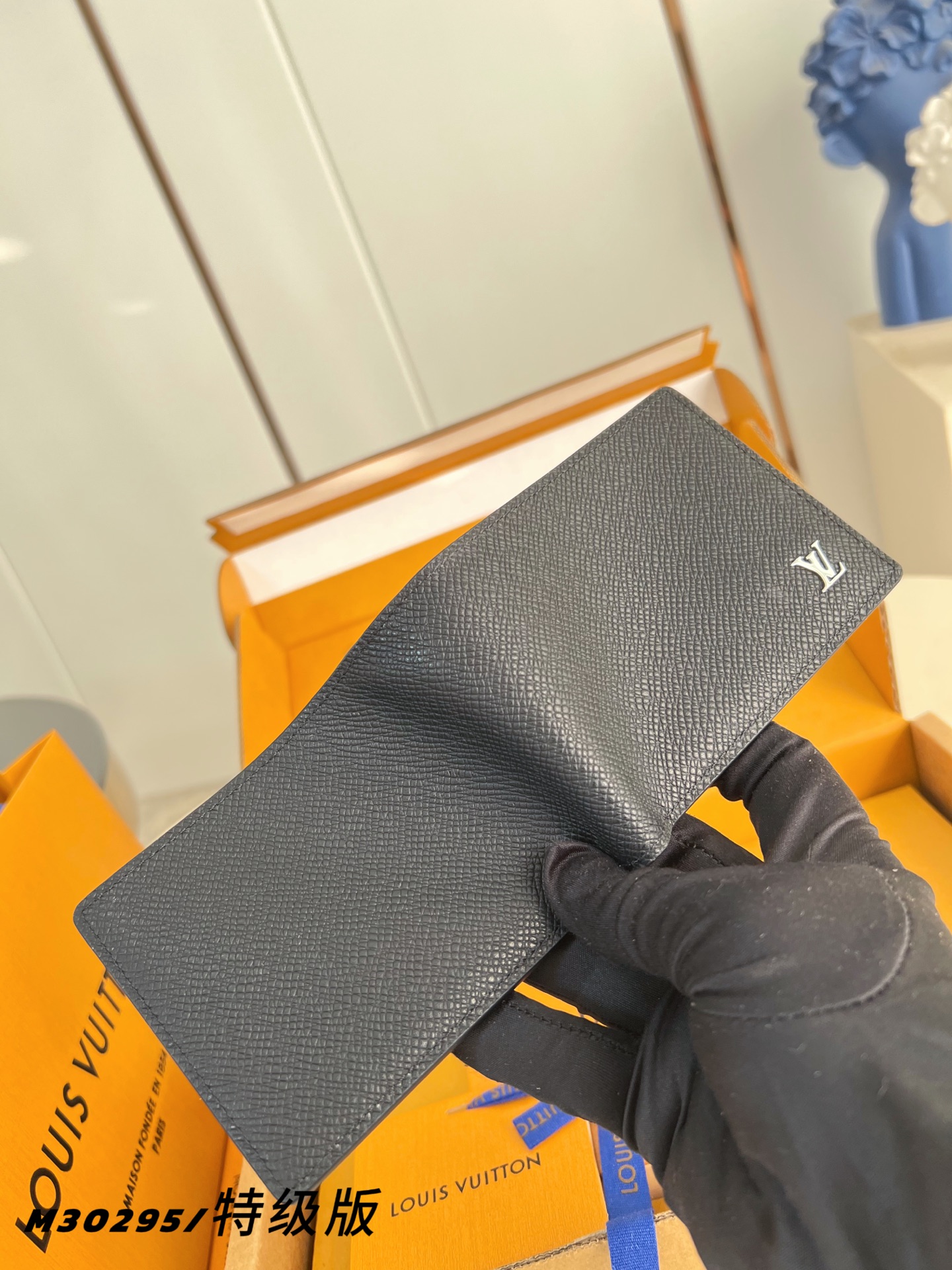 Louis Vuitton Basic Bag Canvas M-l