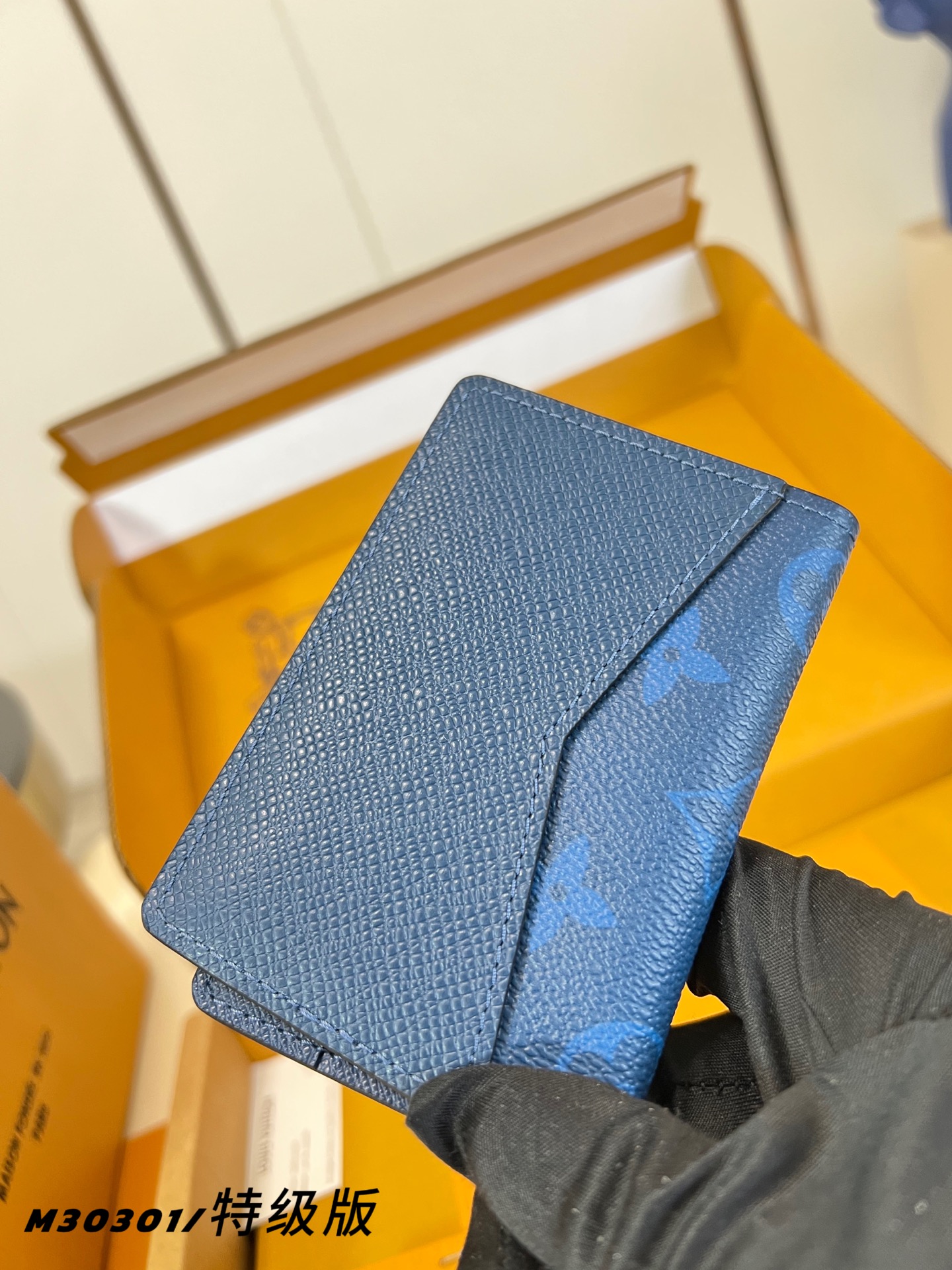 Louis Vuitton Basic Bag M-s