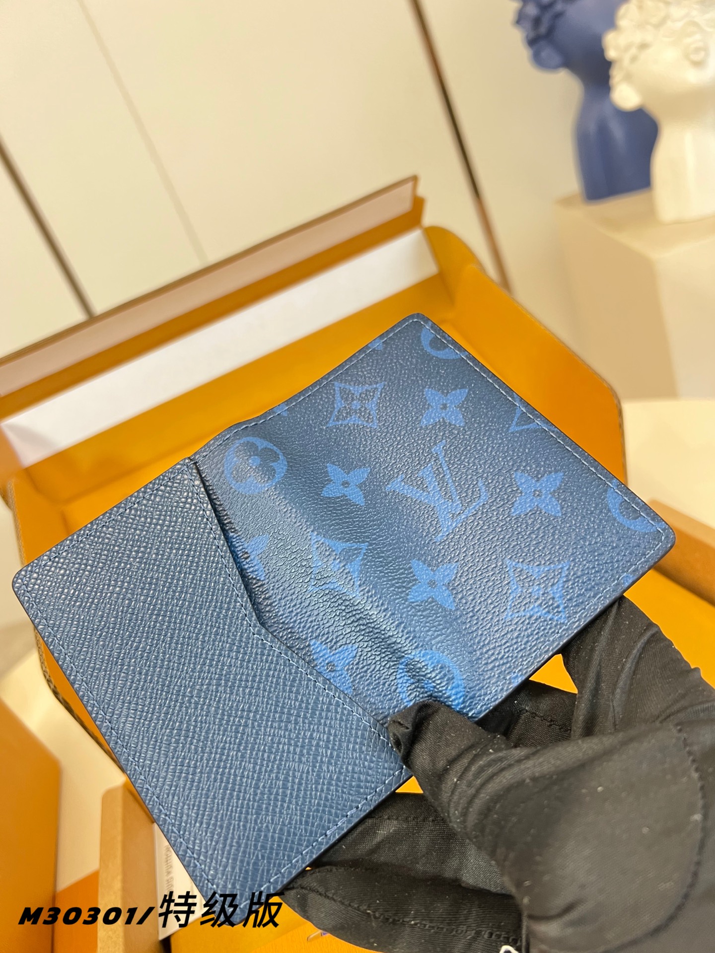 Louis Vuitton Basic Bag M-s