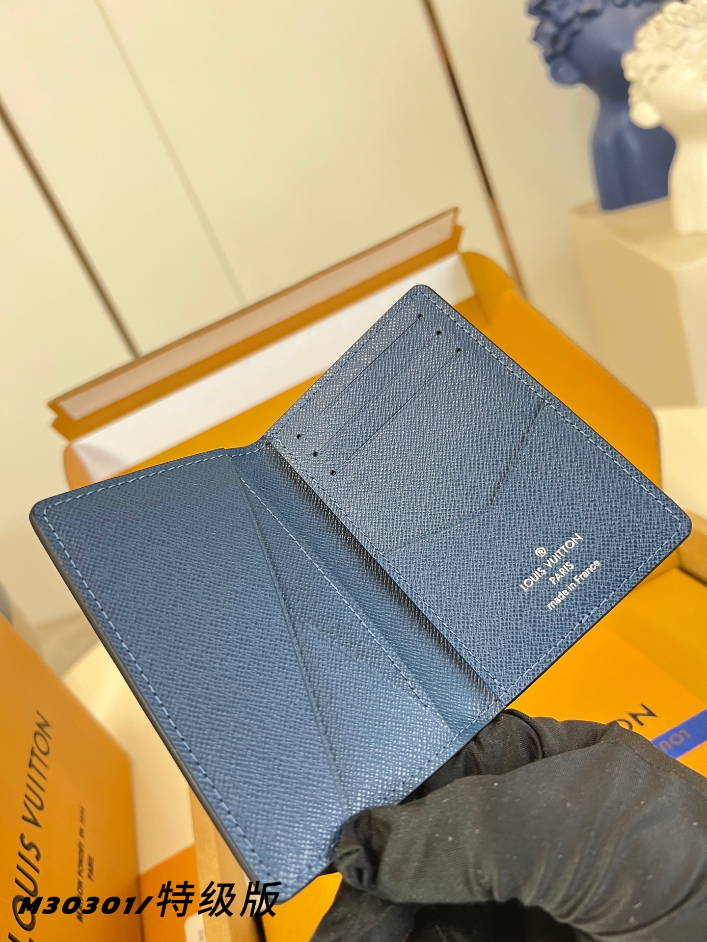 Louis Vuitton Basic Bag M-s