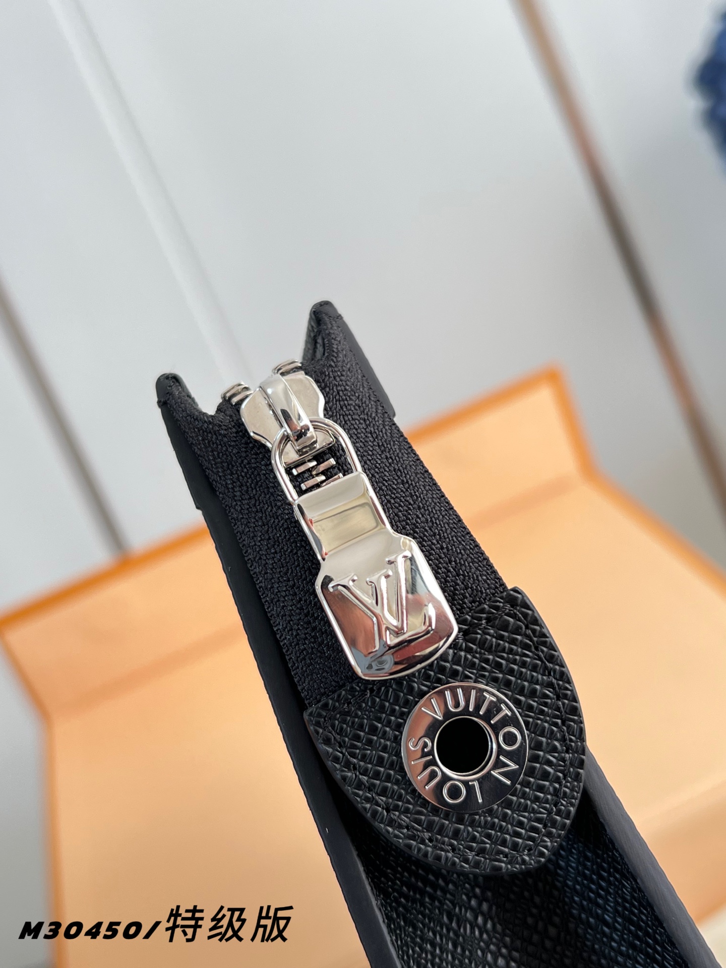 Louis Vuitton Basic Bag Canvas M-l-s