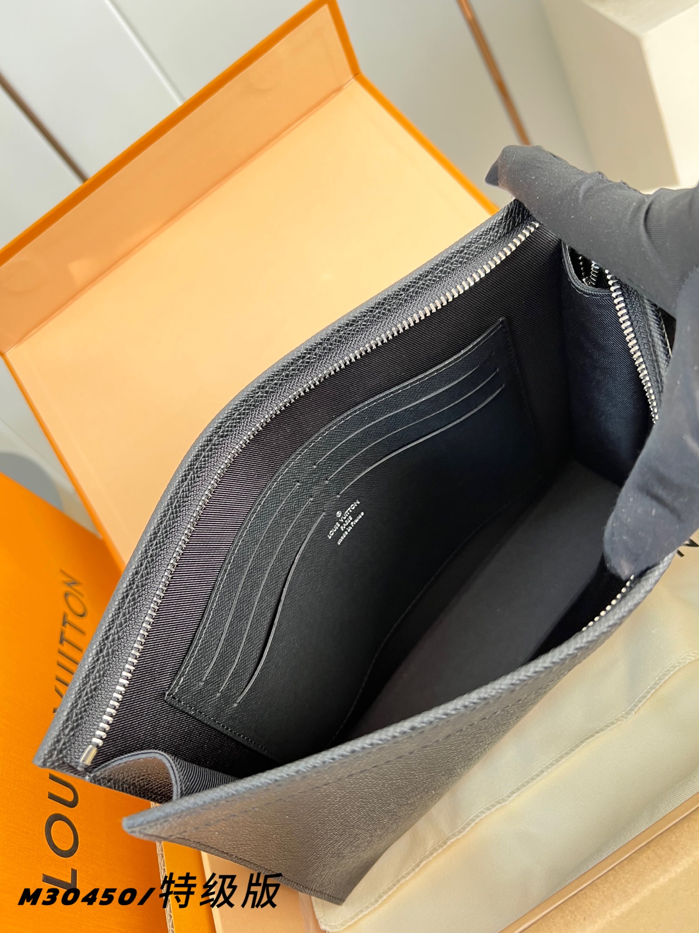 Louis Vuitton Basic Bag Canvas M-l-s