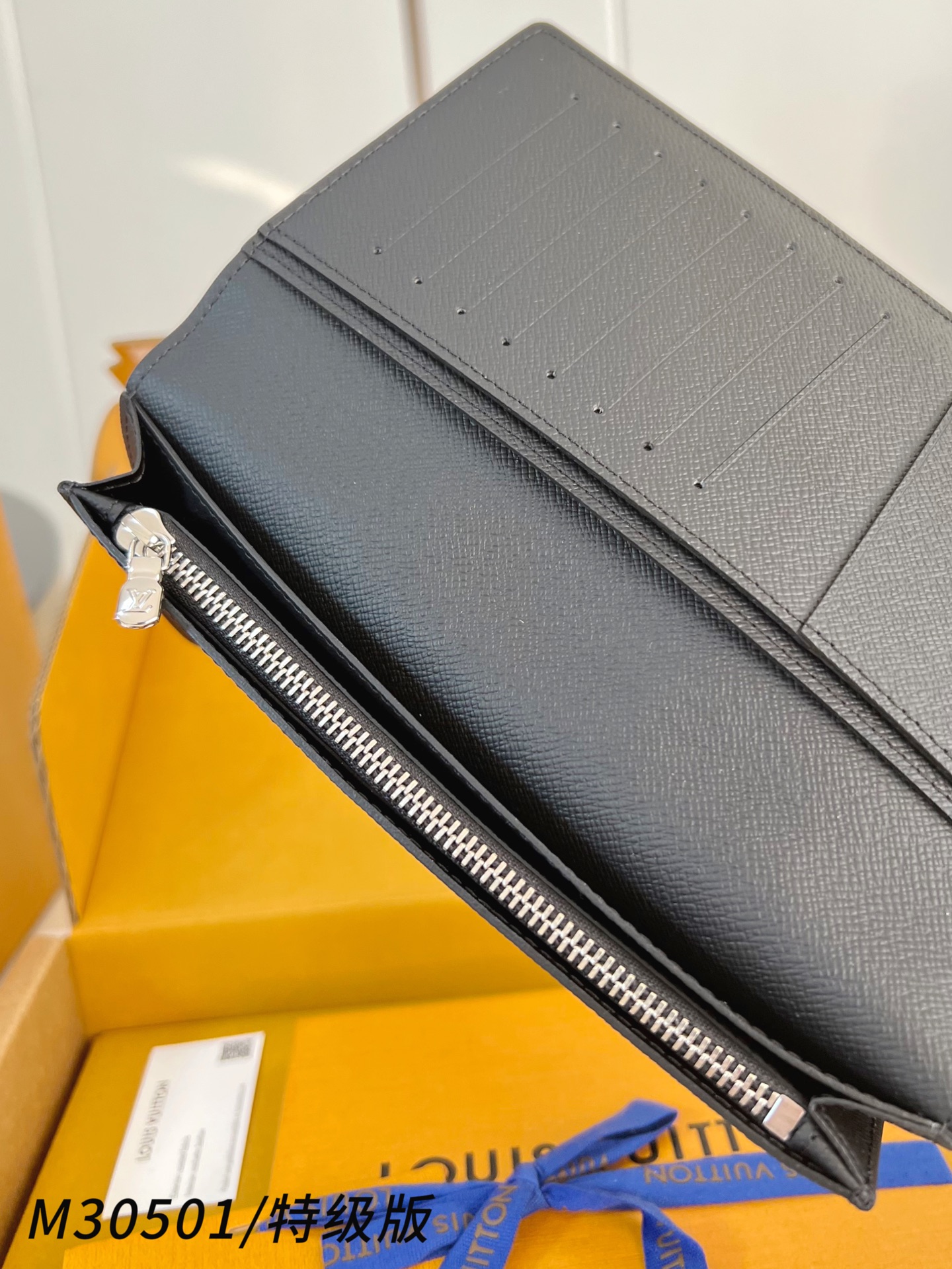 Louis Vuitton Basic Bag Canvas M-l-s