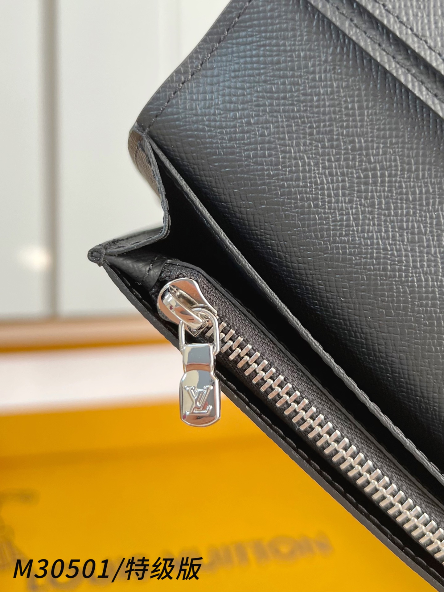 Louis Vuitton Basic Bag Canvas M-l-s