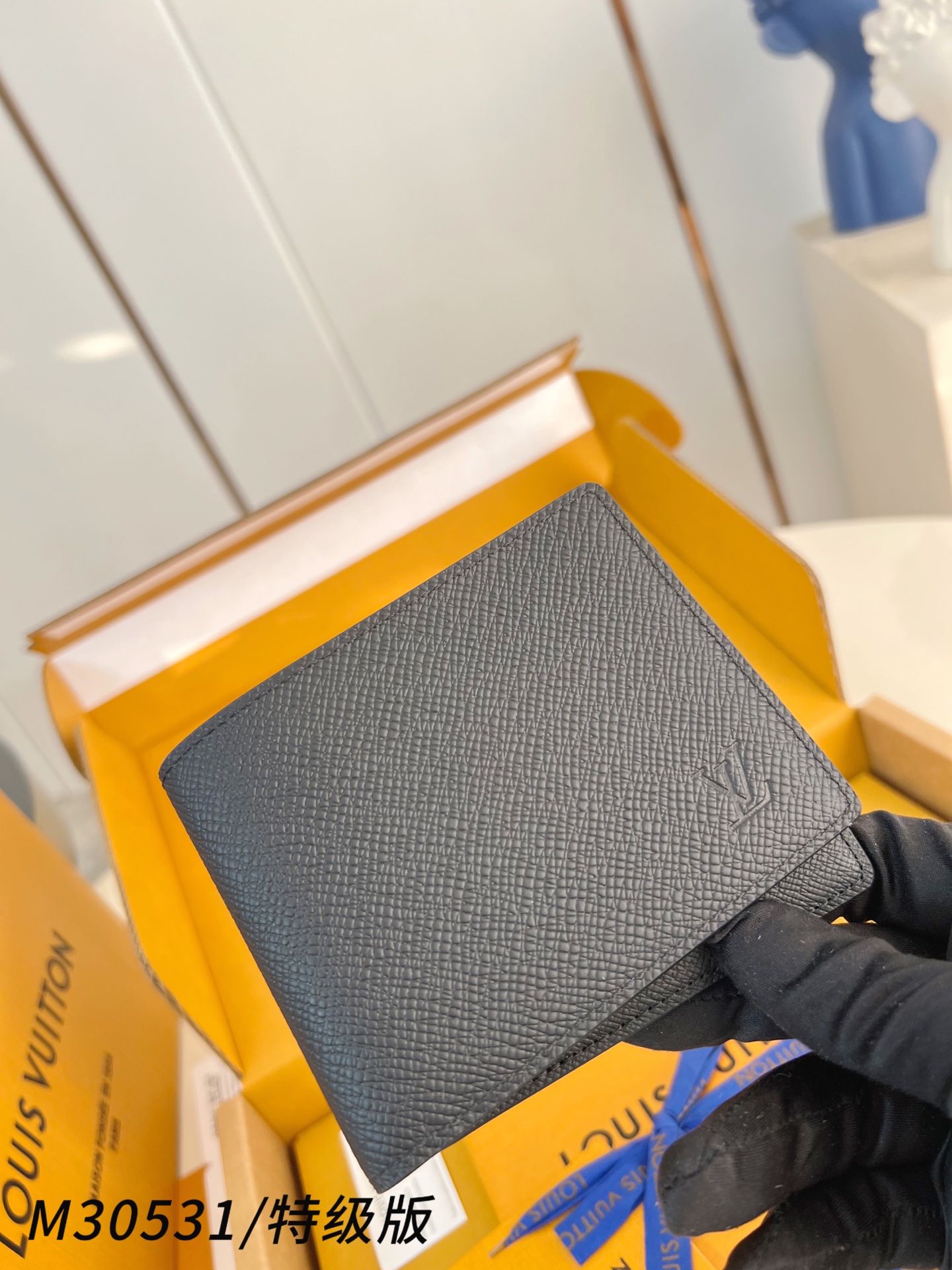 Louis Vuitton Basic Bag Canvas M-l