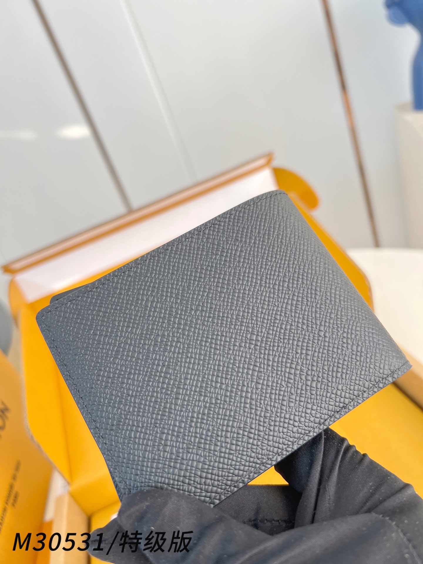 Louis Vuitton Basic Bag Canvas M-l