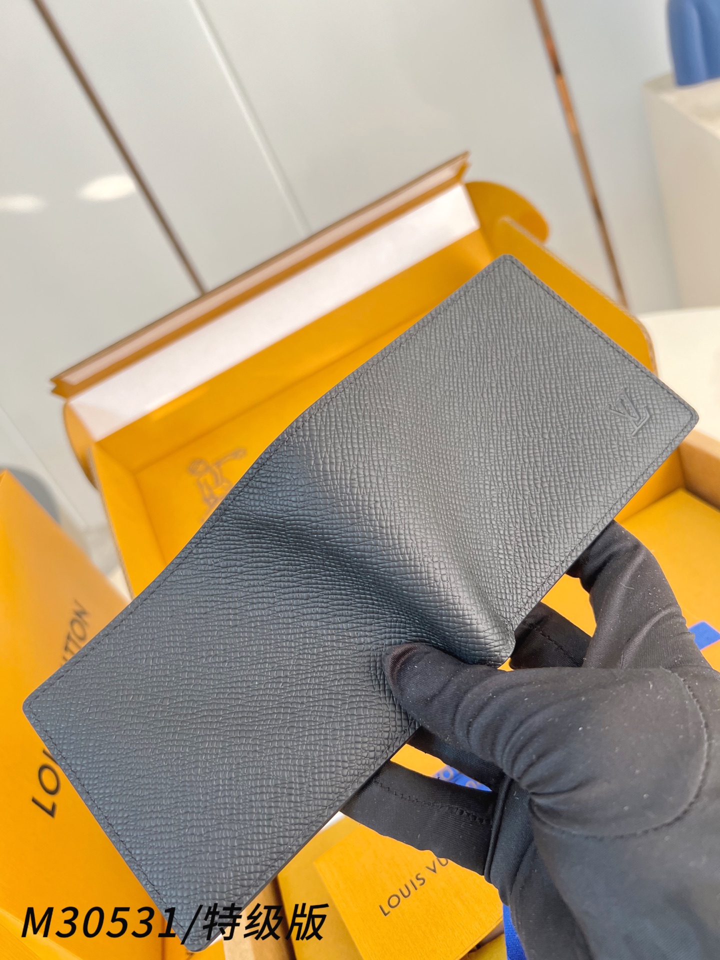 Louis Vuitton Basic Bag Canvas M-l