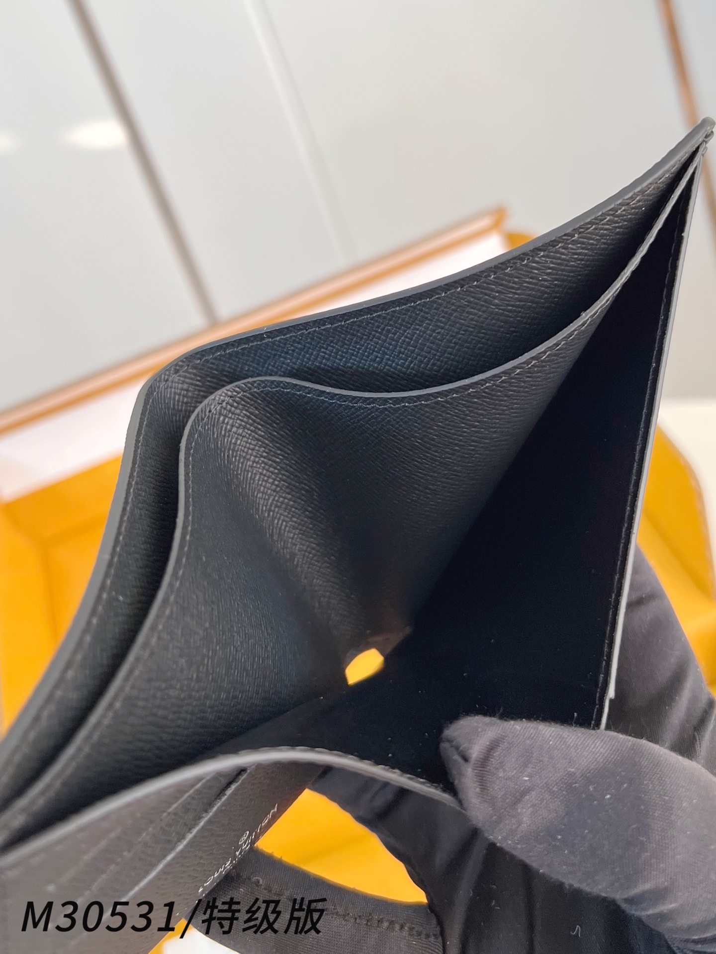 Louis Vuitton Basic Bag Canvas M-l