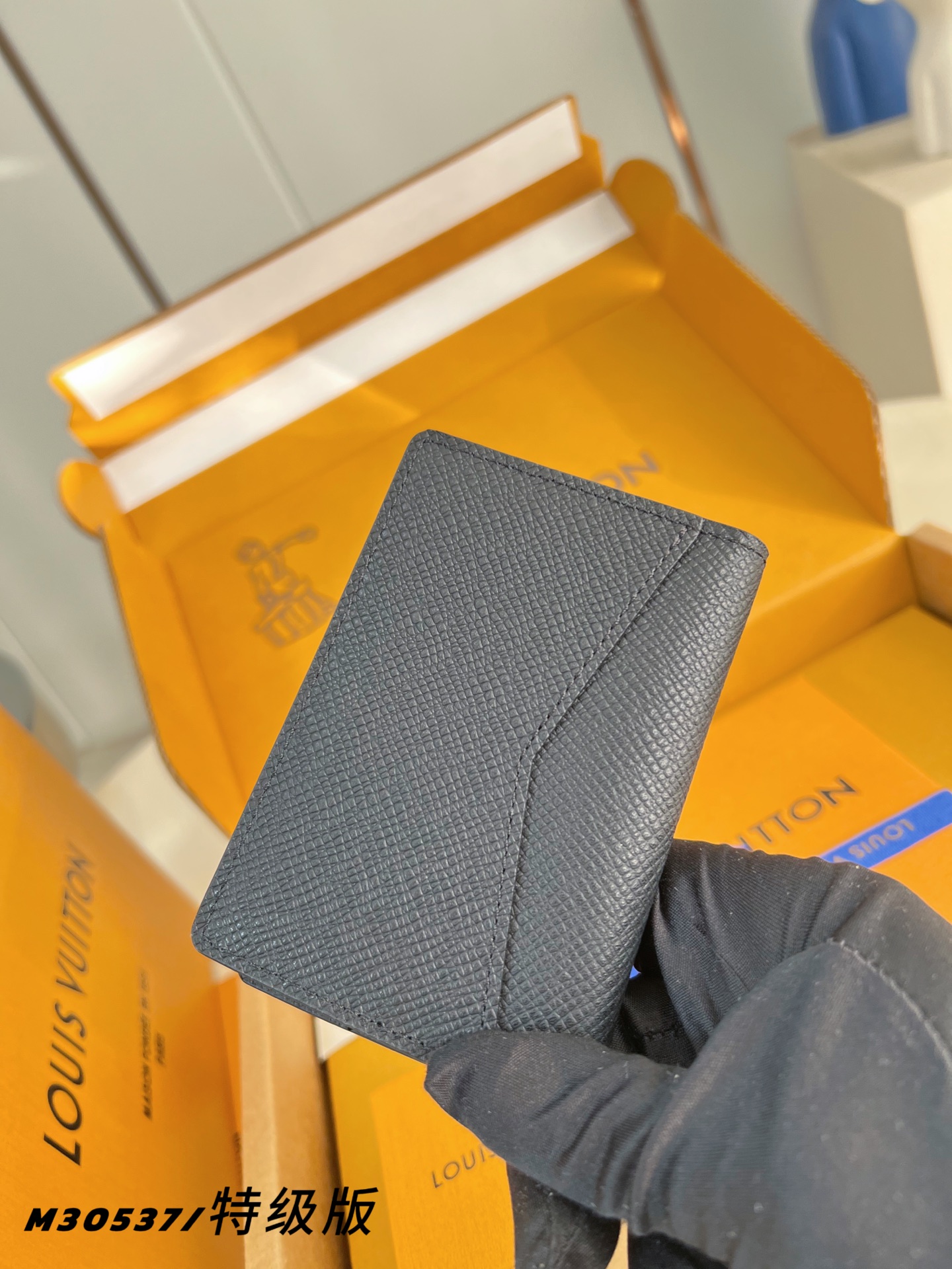 Louis Vuitton Basic Bag M-s