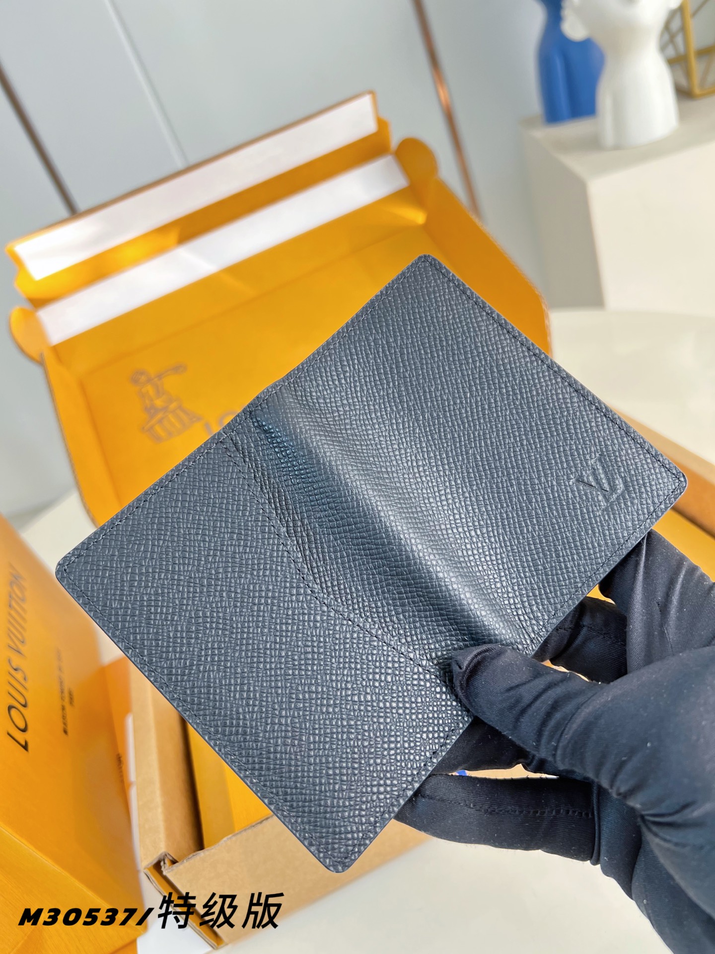 Louis Vuitton Basic Bag M-s