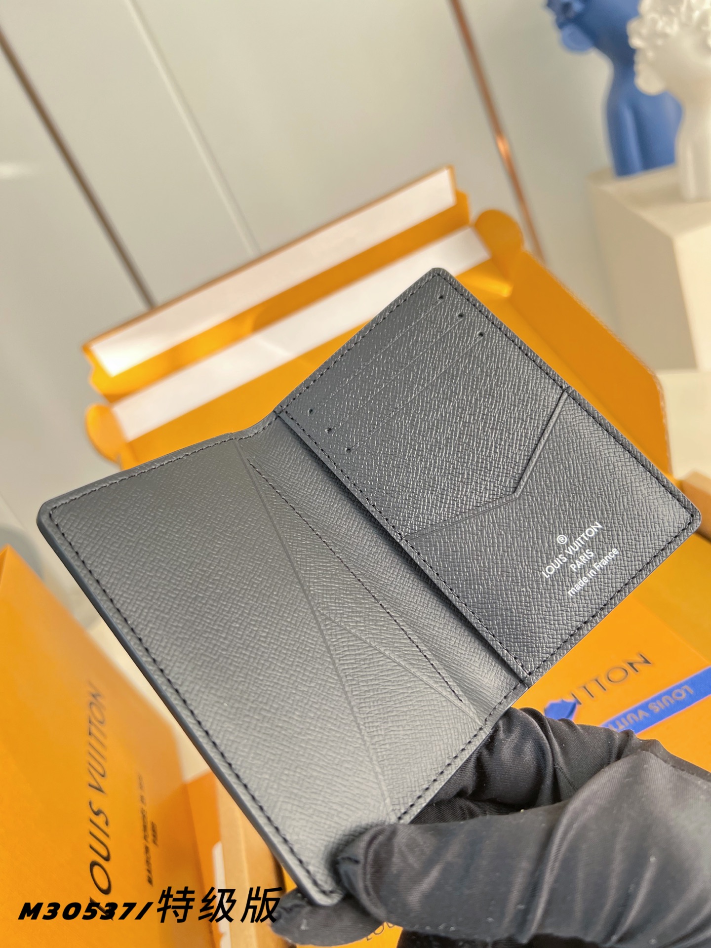 Louis Vuitton Basic Bag M-s