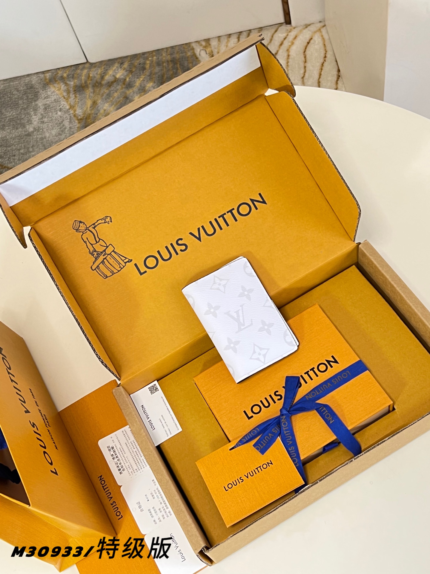 Louis Vuitton Basic Bag M-s