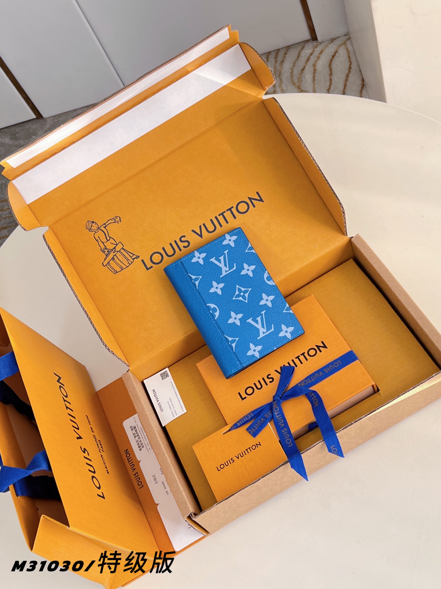 Louis Vuitton Basic Bag Canvas M