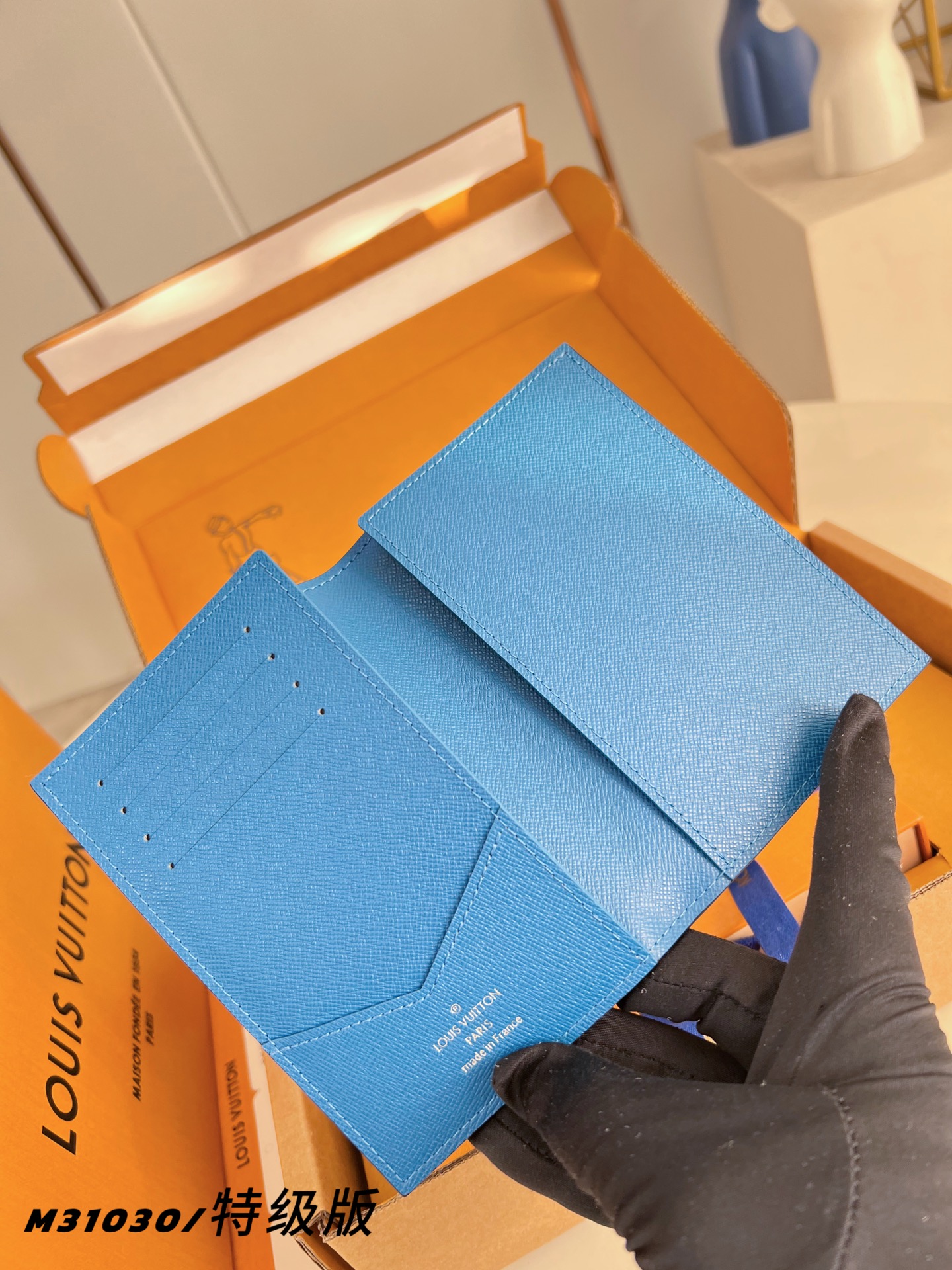 Louis Vuitton Basic Bag Canvas M