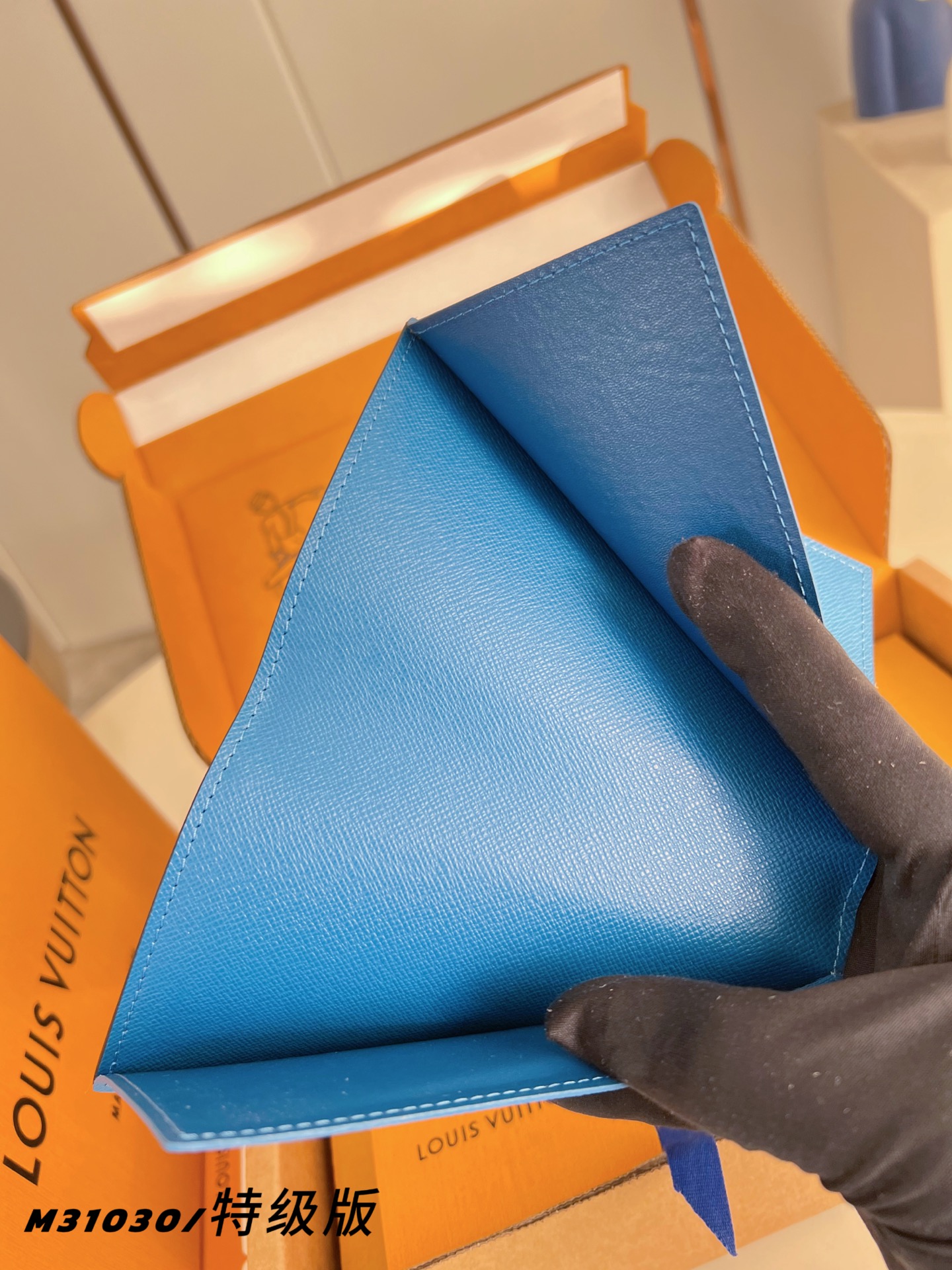 Louis Vuitton Basic Bag Canvas M