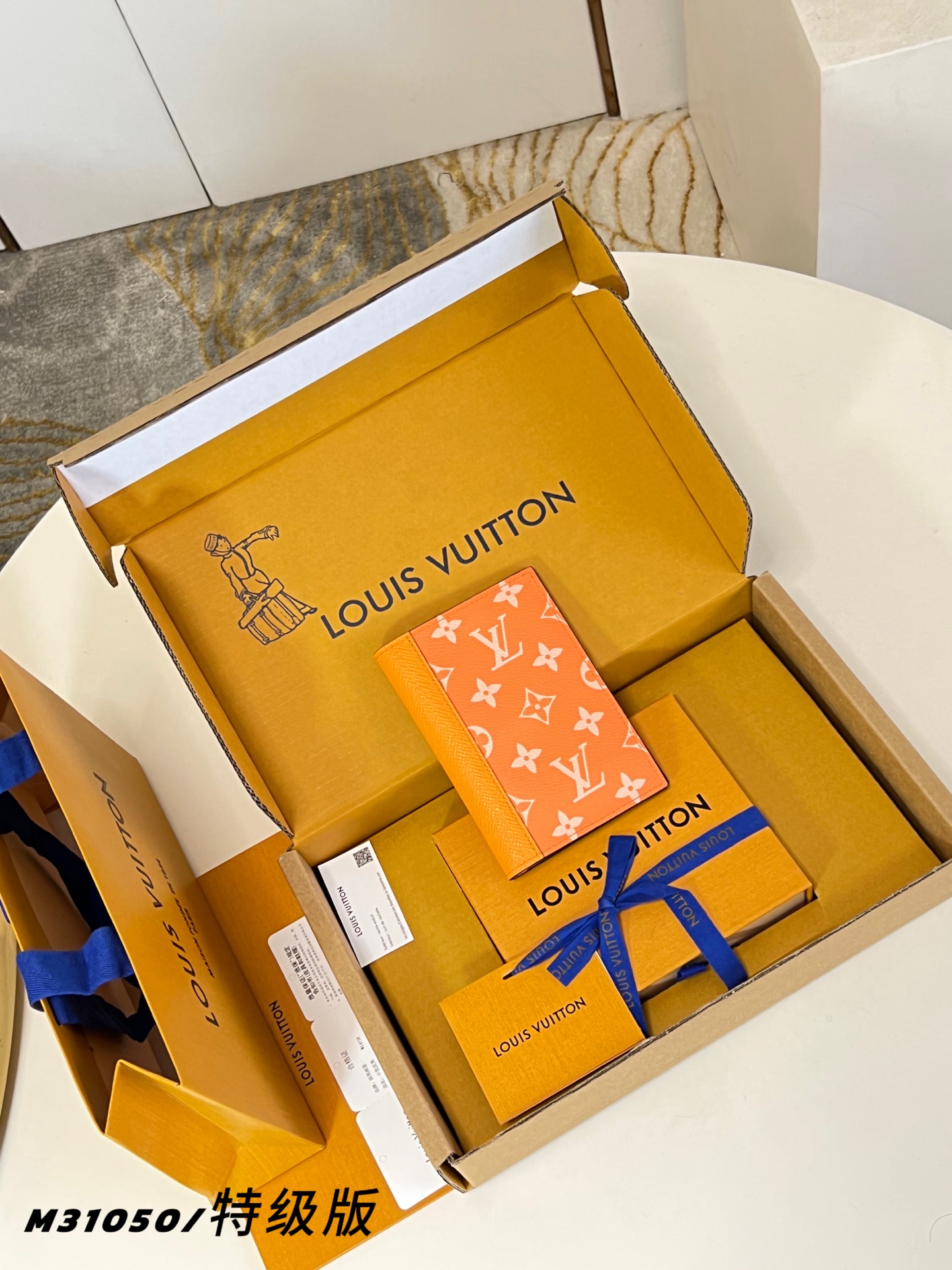 Louis Vuitton Basic Bag Canvas M