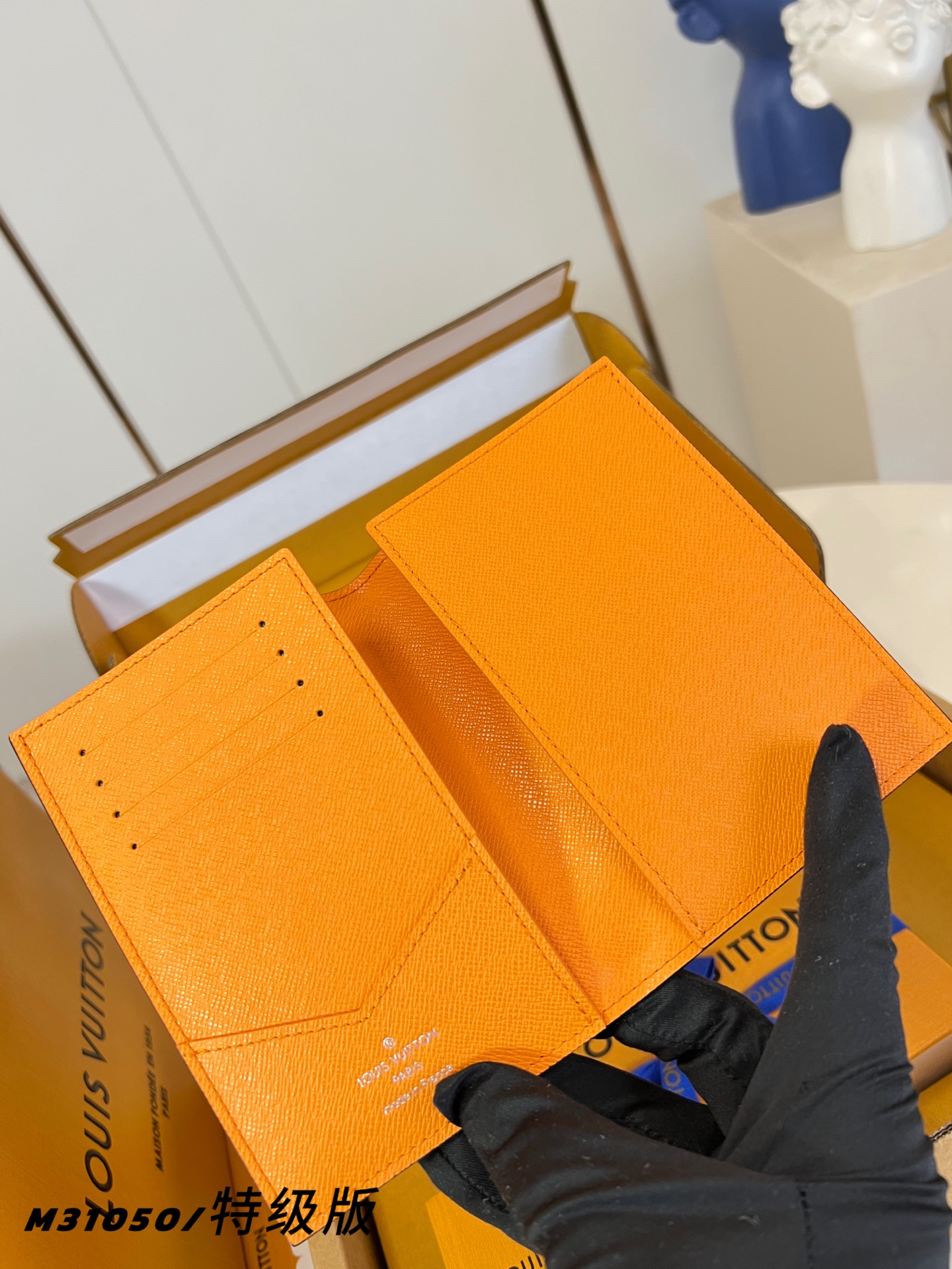 Louis Vuitton Basic Bag Canvas M