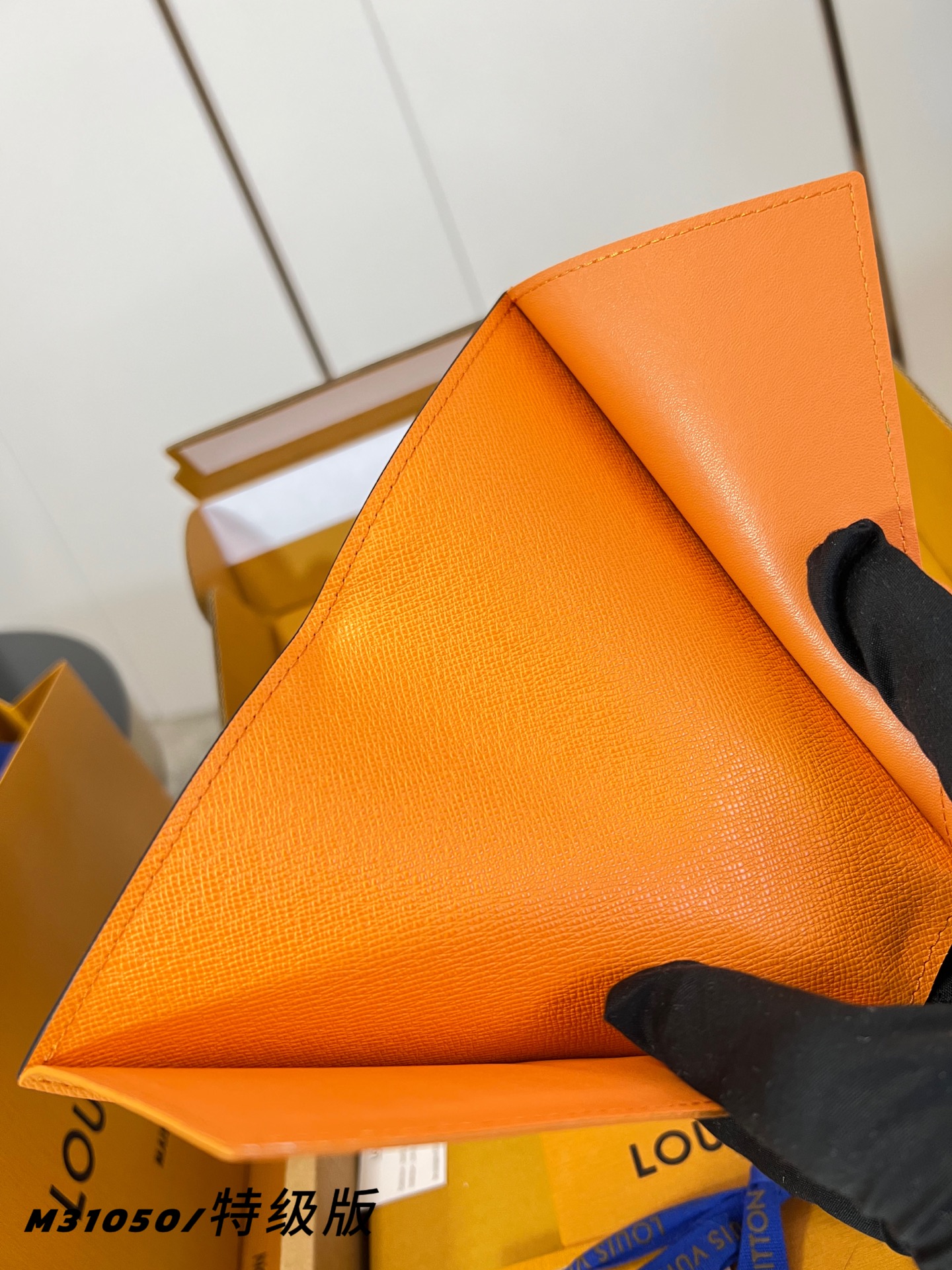 Louis Vuitton Basic Bag Canvas M