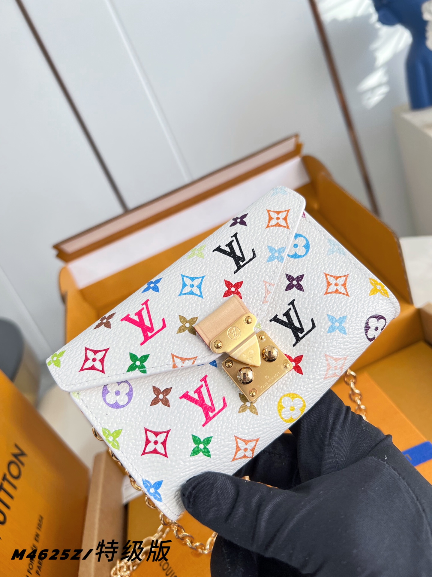 Louis Vuitton Basic Bag M-l-s