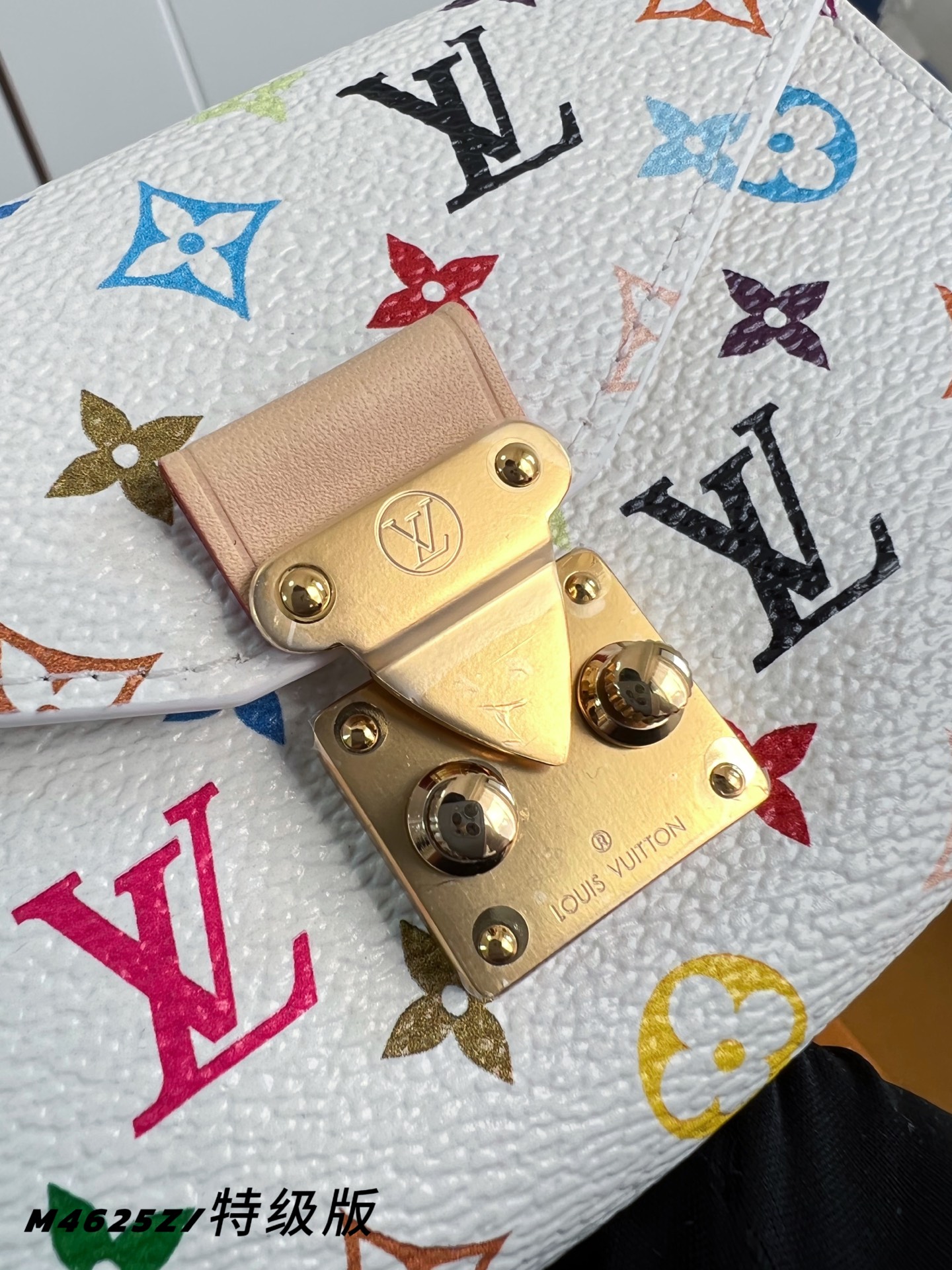Louis Vuitton Basic Bag M-l-s